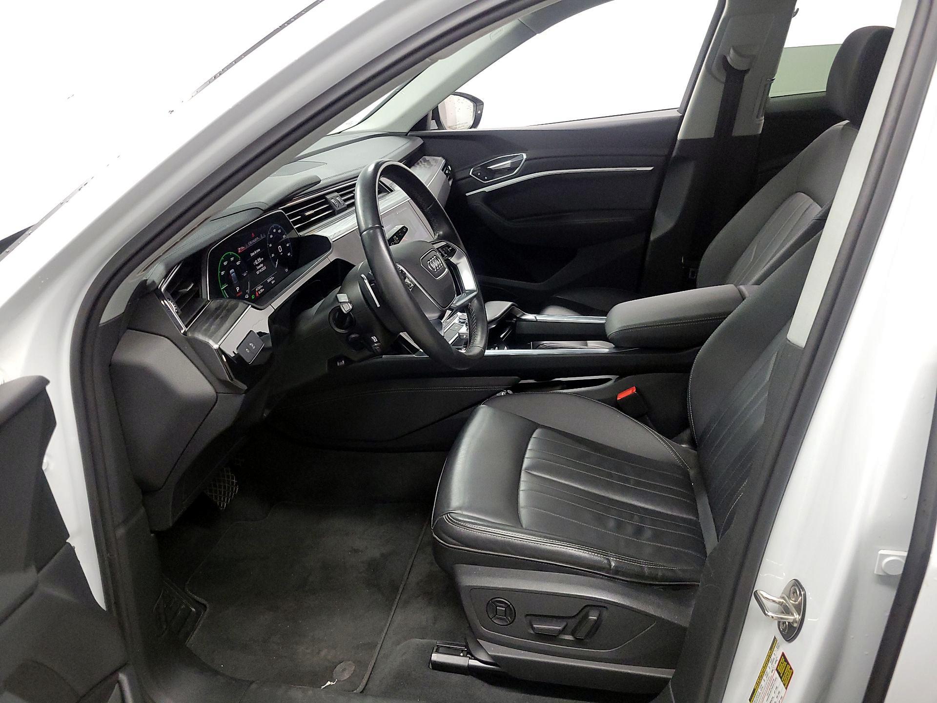 Thumbnail: 2023 Audi e-tron - 11