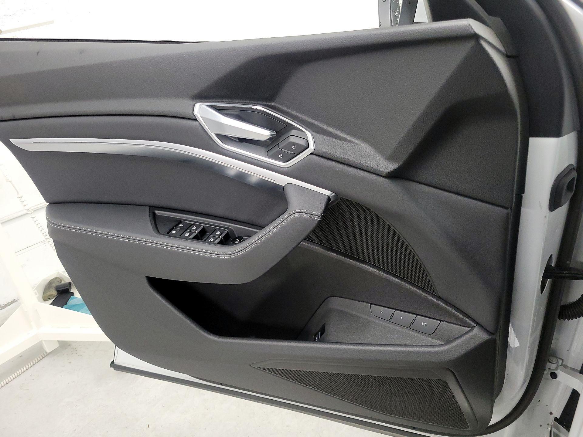 Thumbnail: 2023 Audi e-tron - 12