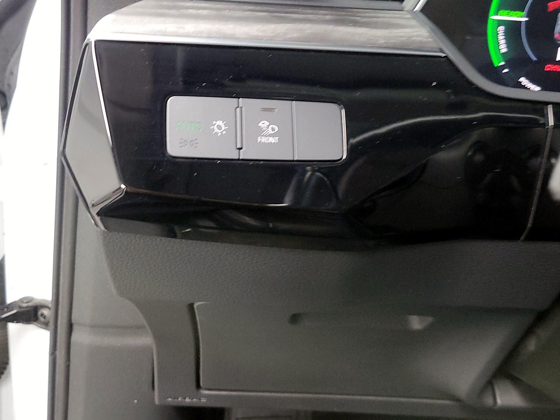 Thumbnail: 2023 Audi e-tron - 13