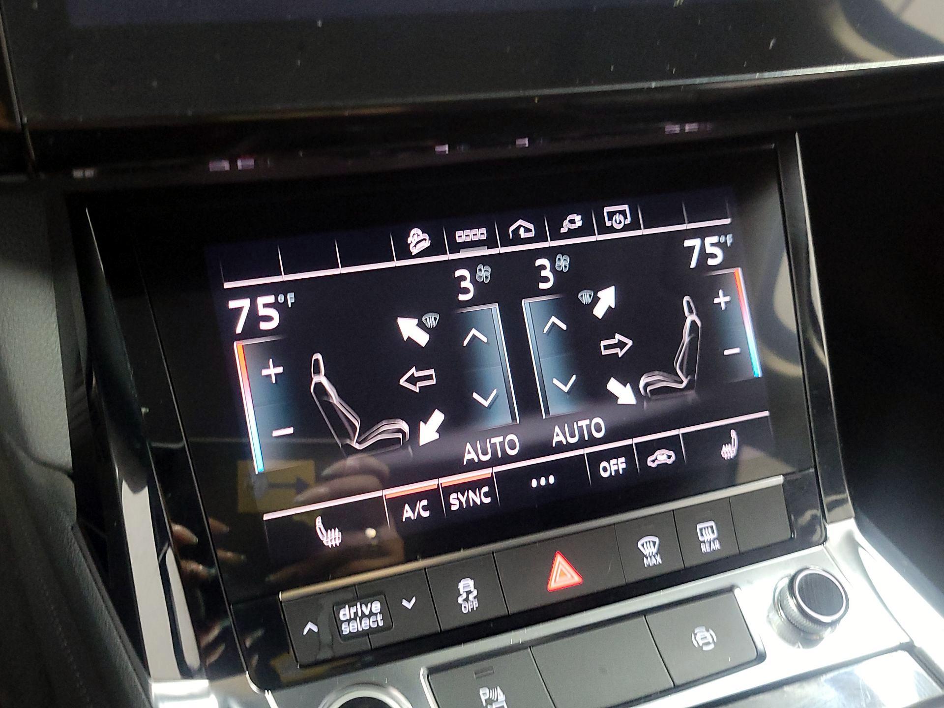 Thumbnail: 2023 Audi e-tron - 16