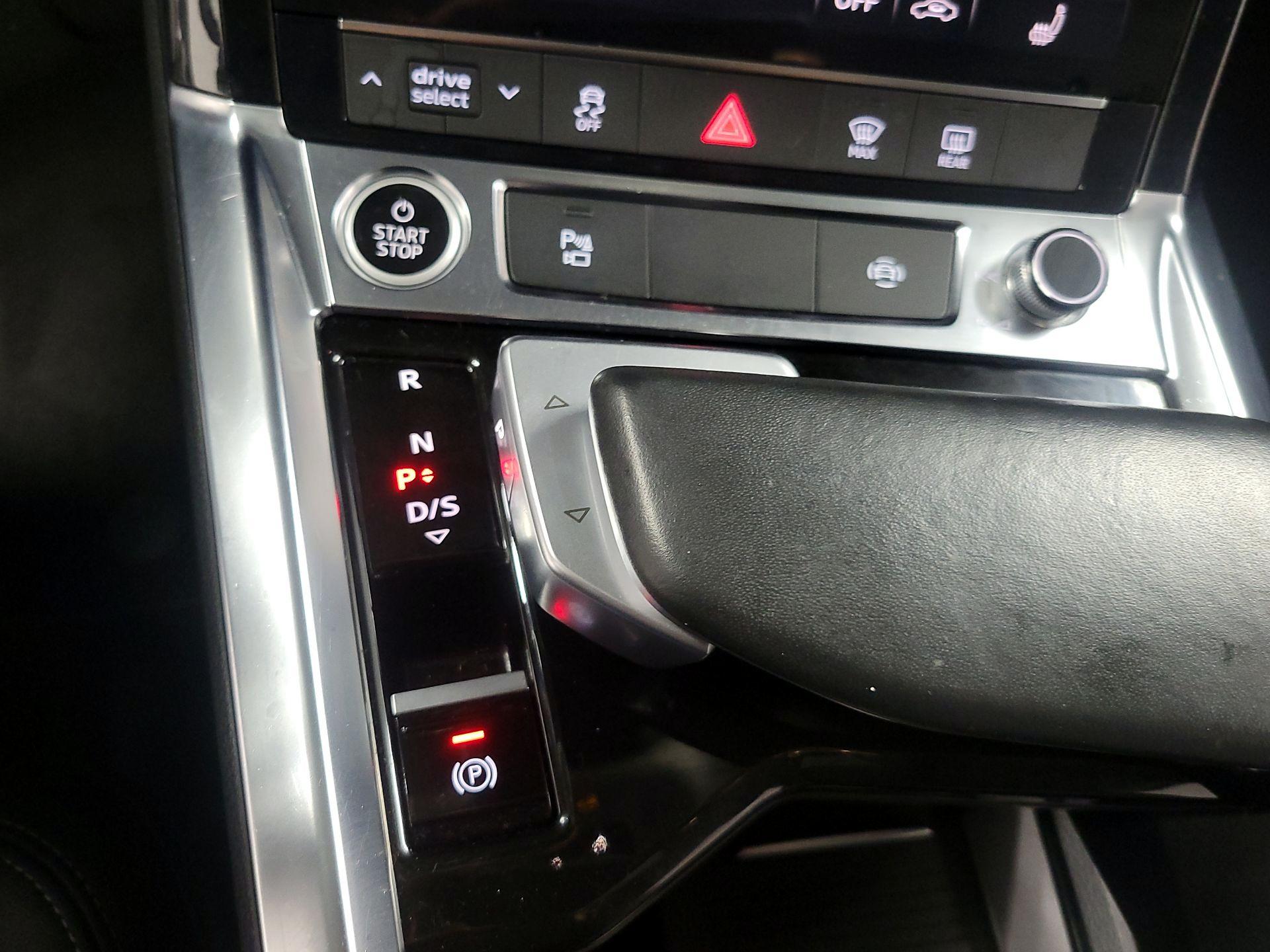 Thumbnail: 2023 Audi e-tron - 17