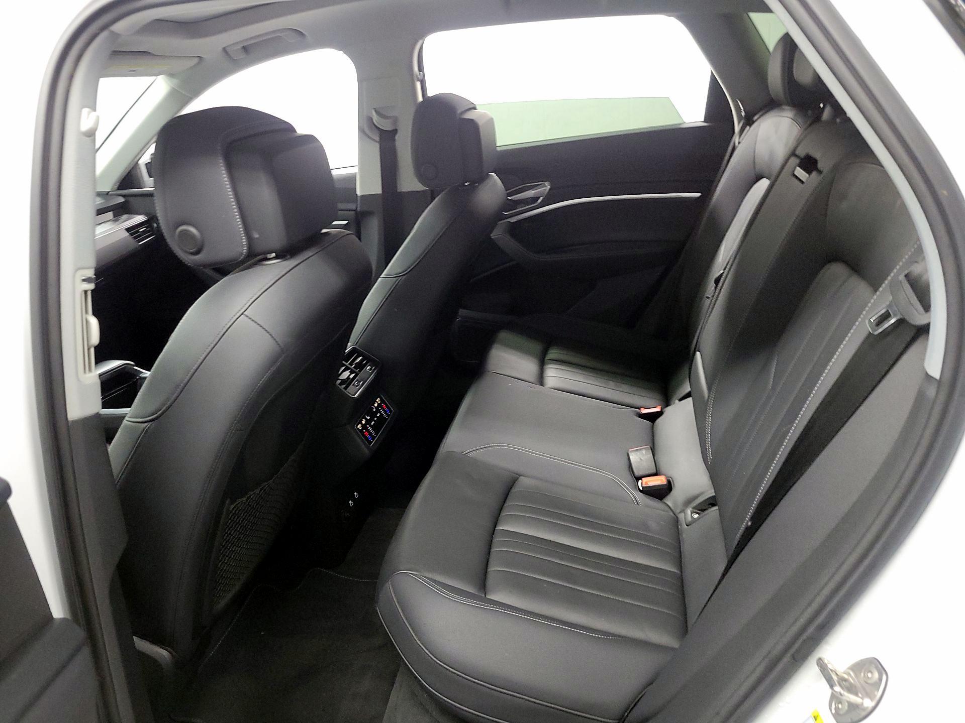 Thumbnail: 2023 Audi e-tron - 18