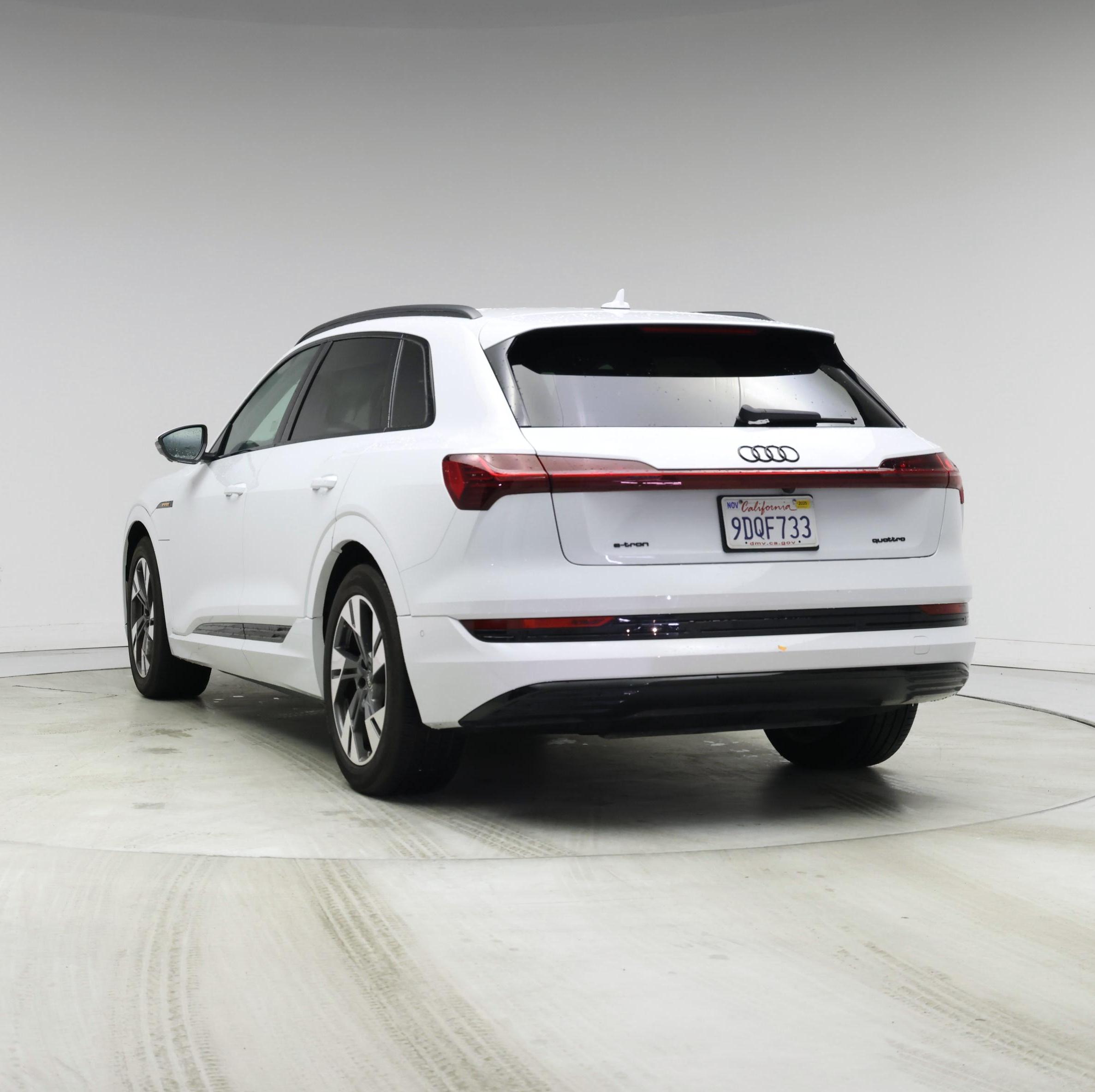 Thumbnail: 2023 Audi e-tron - 2