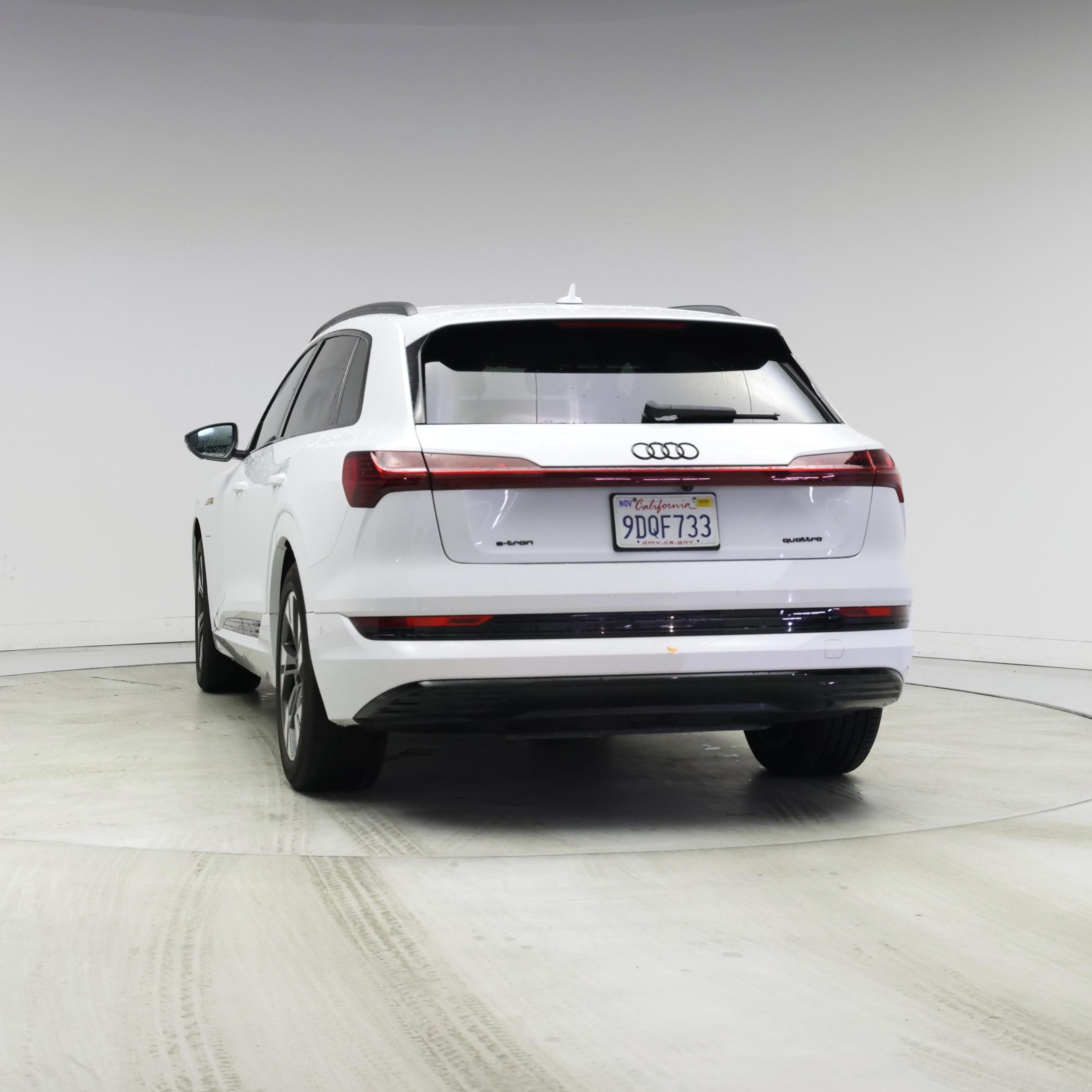 Thumbnail: 2023 Audi e-tron - 6