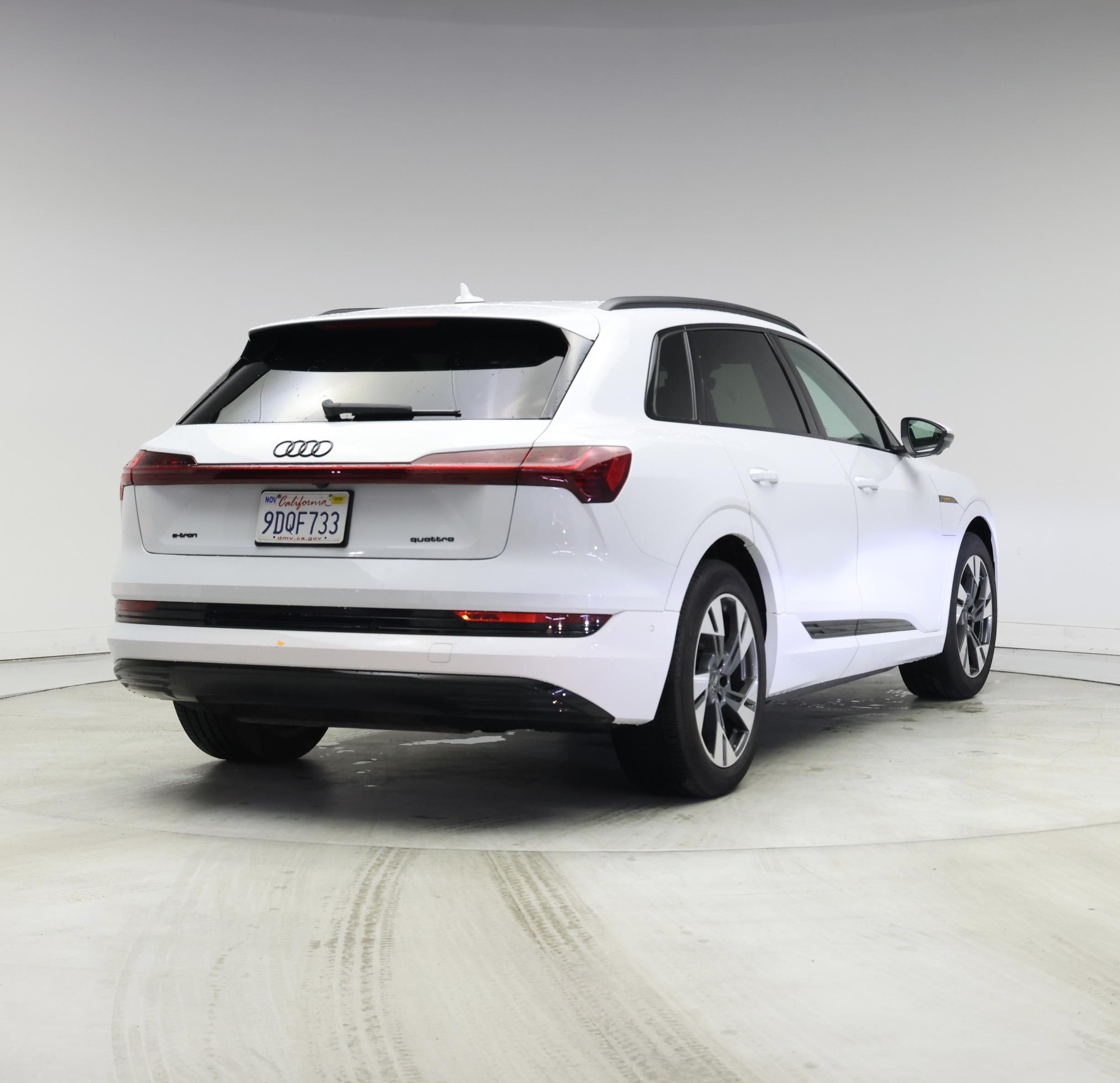 Thumbnail: 2023 Audi e-tron - 8