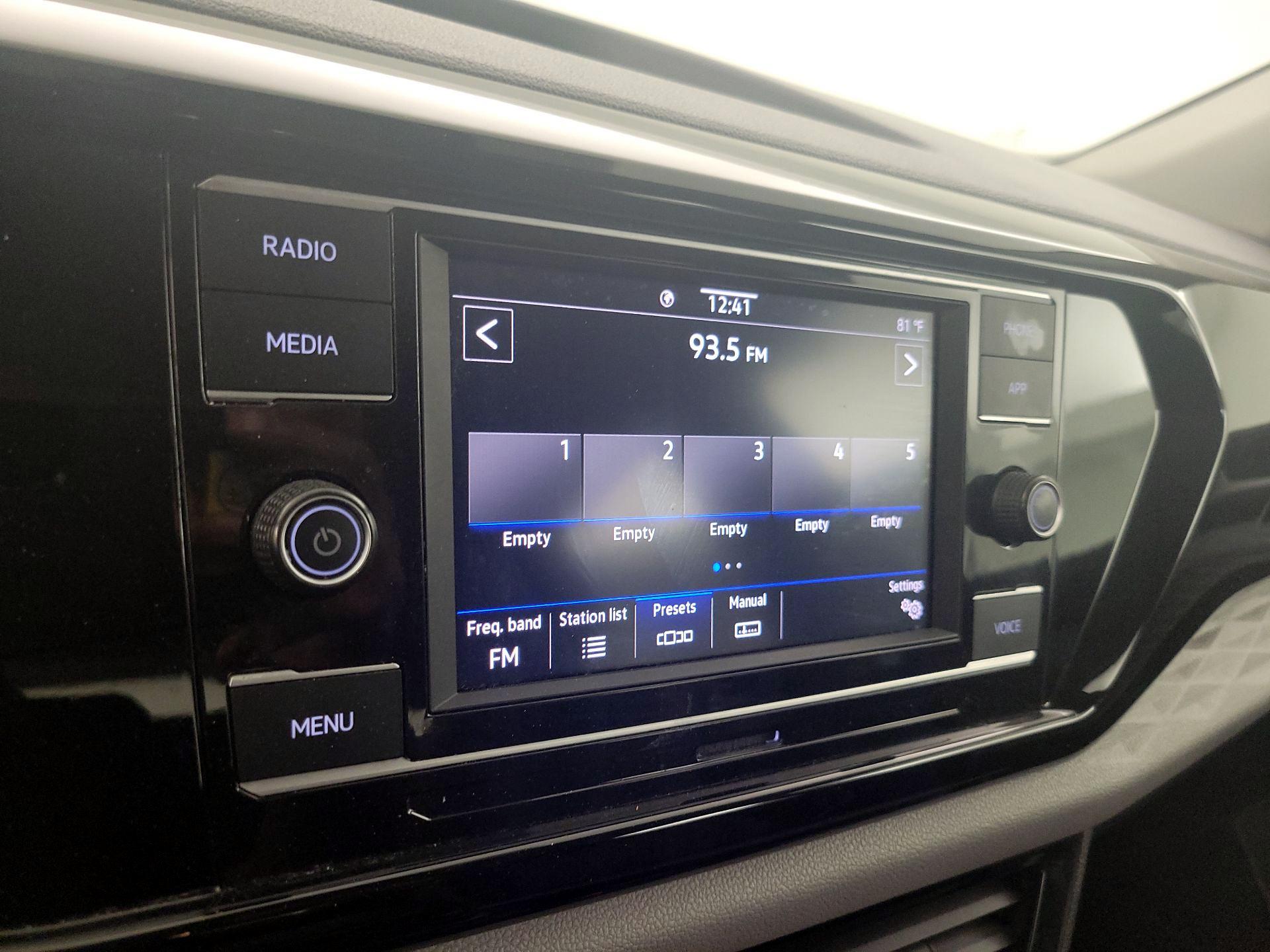 Thumbnail: 2022 Volkswagen Taos - 15