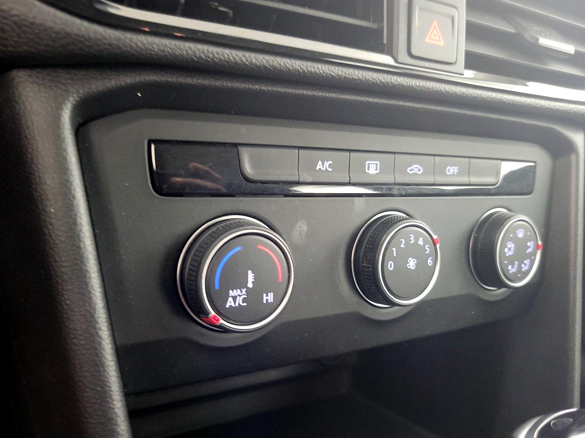 Thumbnail: 2022 Volkswagen Taos - 16