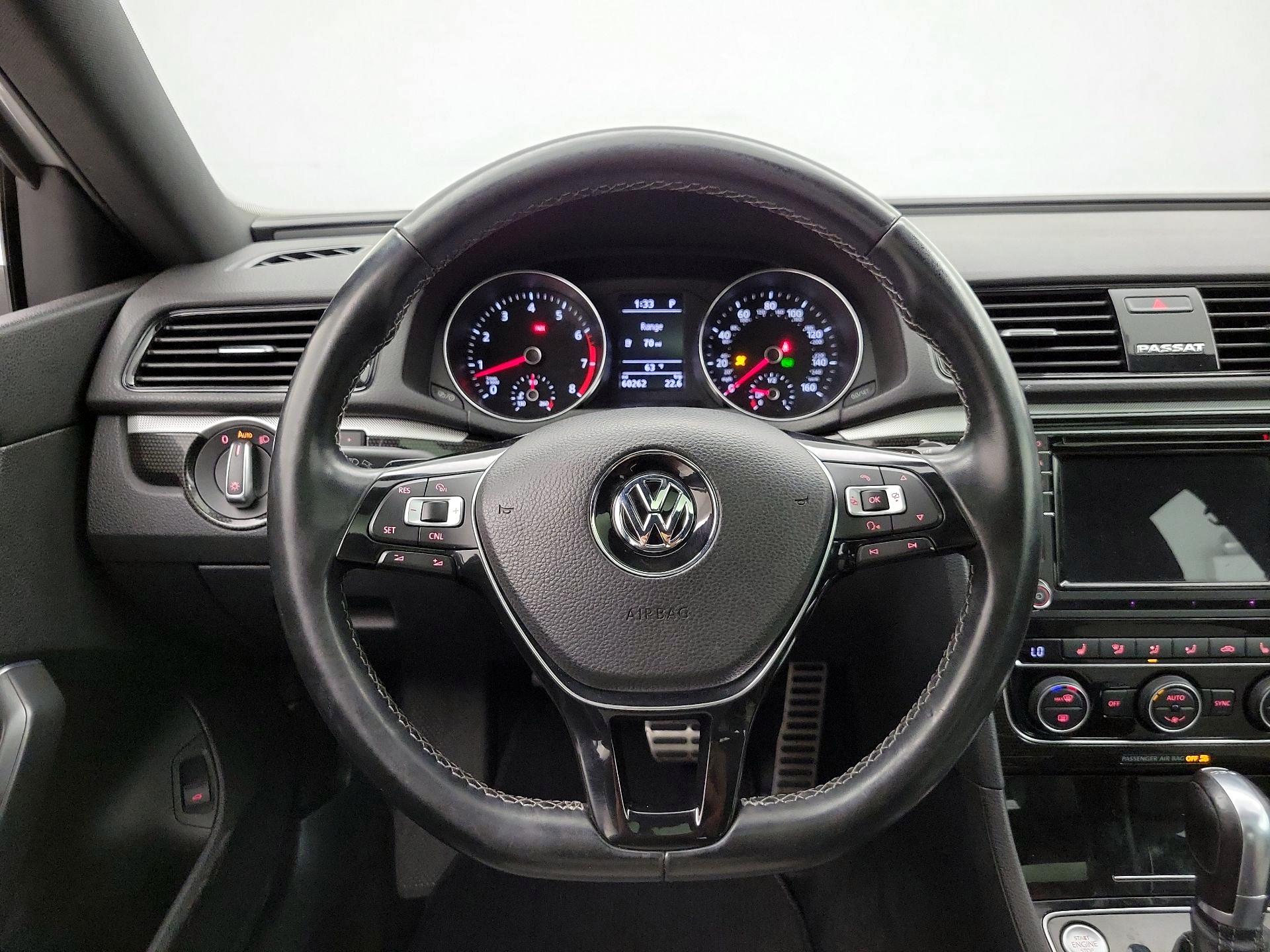 Thumbnail: 2018 Volkswagen Passat - 10