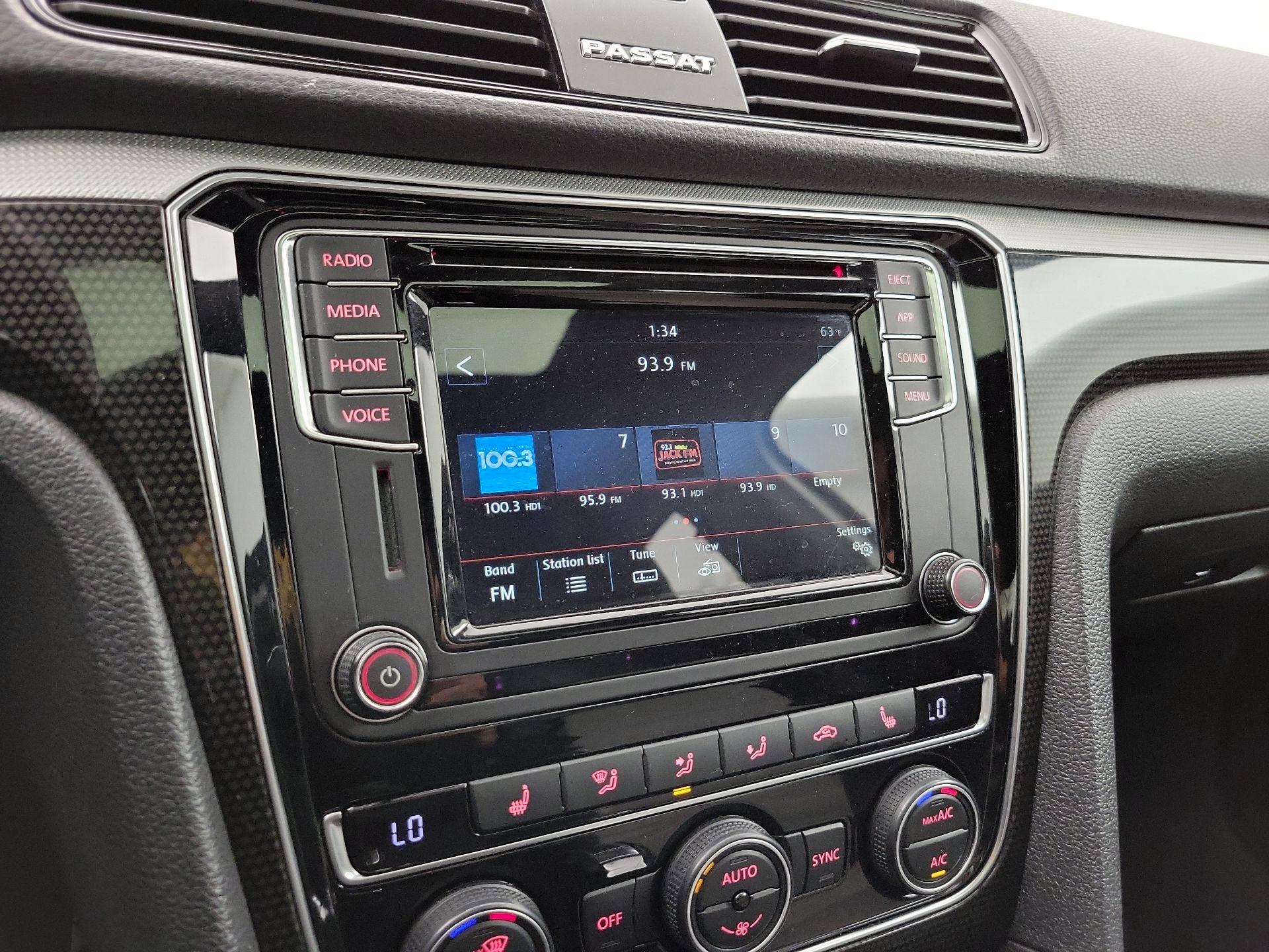 Thumbnail: 2018 Volkswagen Passat - 15