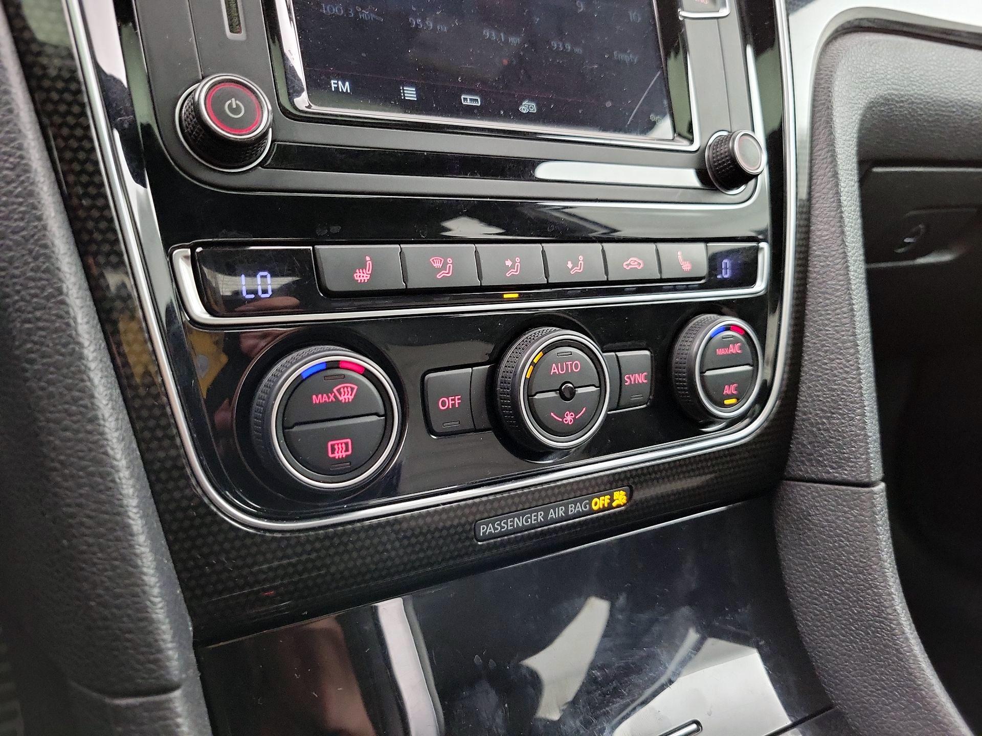 Thumbnail: 2018 Volkswagen Passat - 16