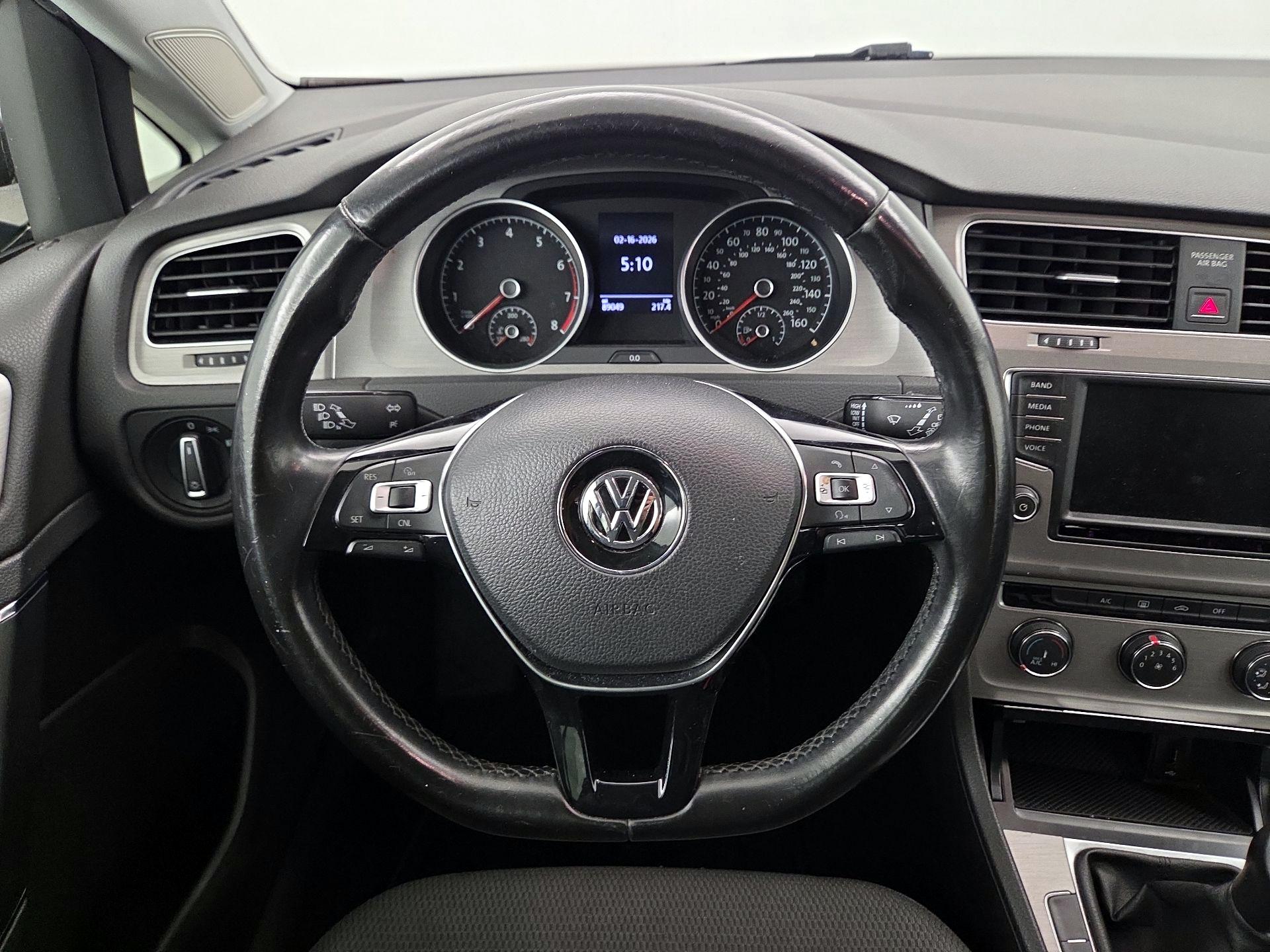 Thumbnail: 2017 Volkswagen Golf - 10