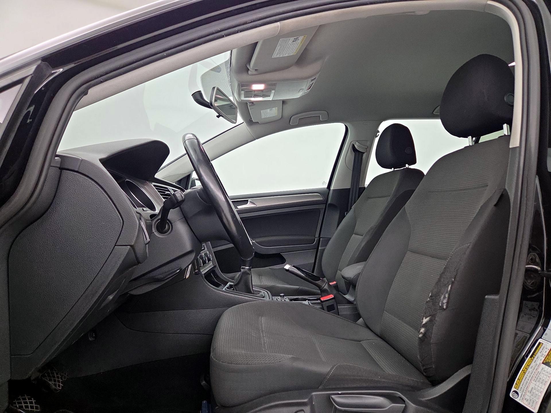 Thumbnail: 2017 Volkswagen Golf - 11