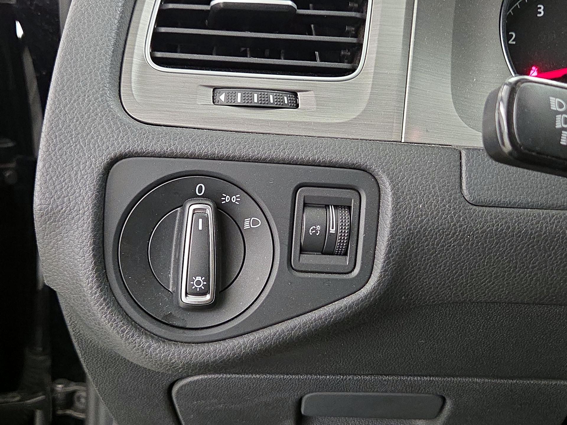 Thumbnail: 2017 Volkswagen Golf - 13