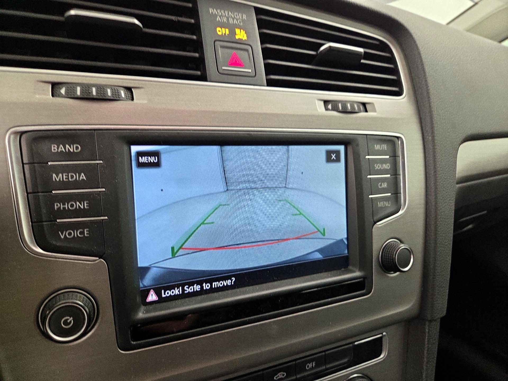 Thumbnail: 2017 Volkswagen Golf - 14