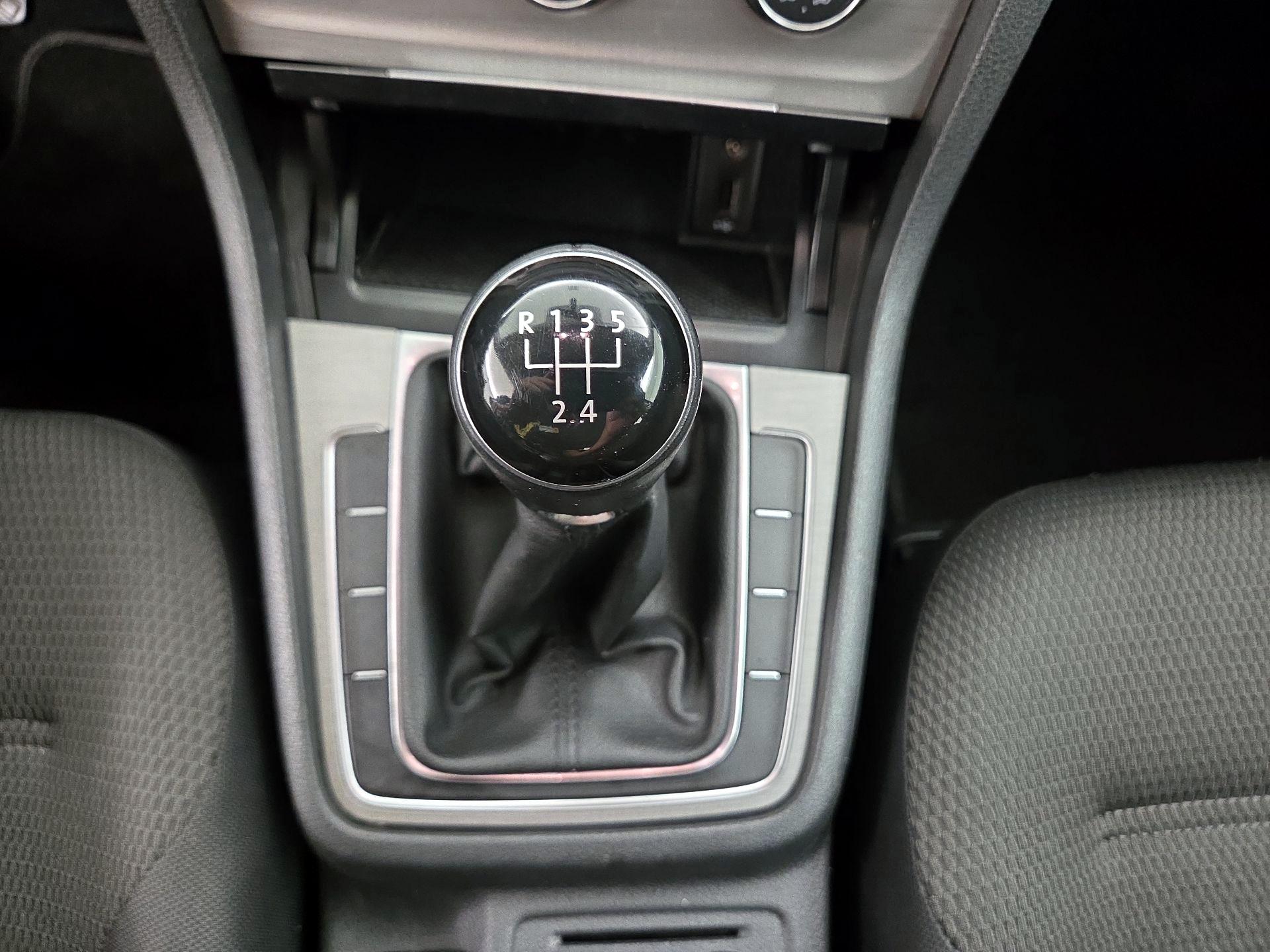 Thumbnail: 2017 Volkswagen Golf - 17