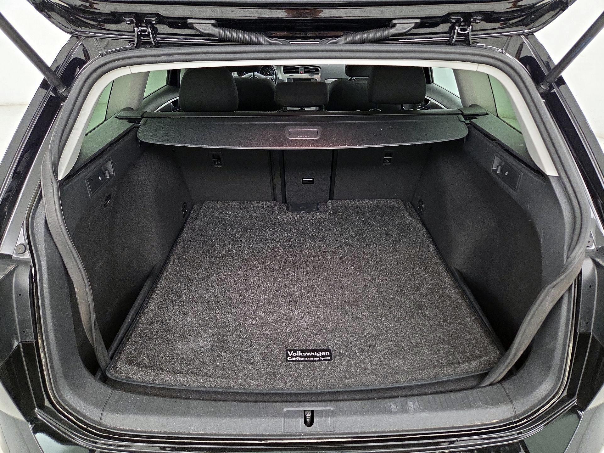 Thumbnail: 2017 Volkswagen Golf - 20