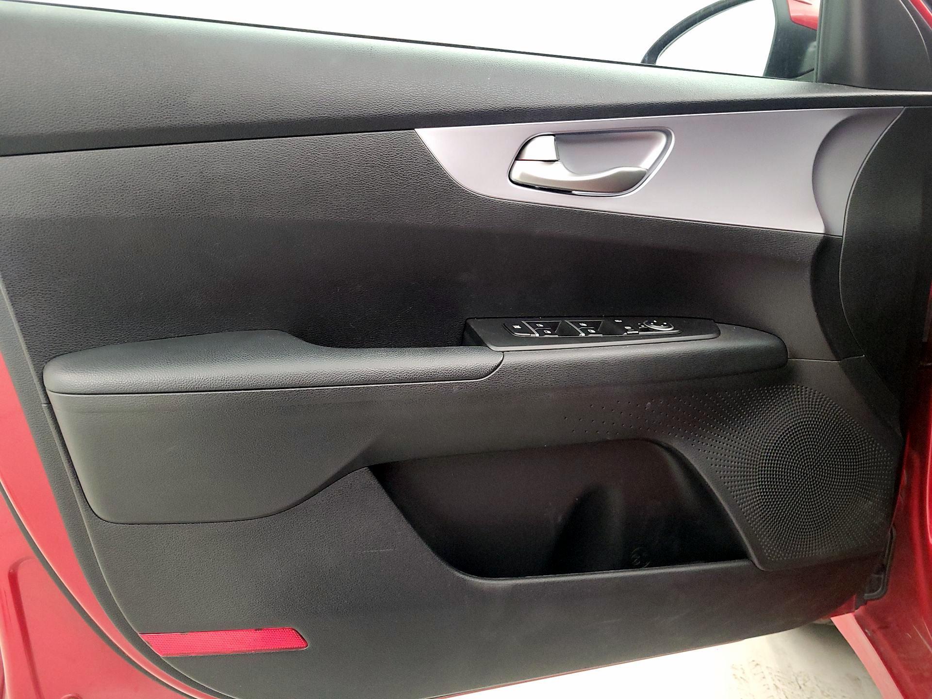 Thumbnail: 2022 Kia Forte - 12