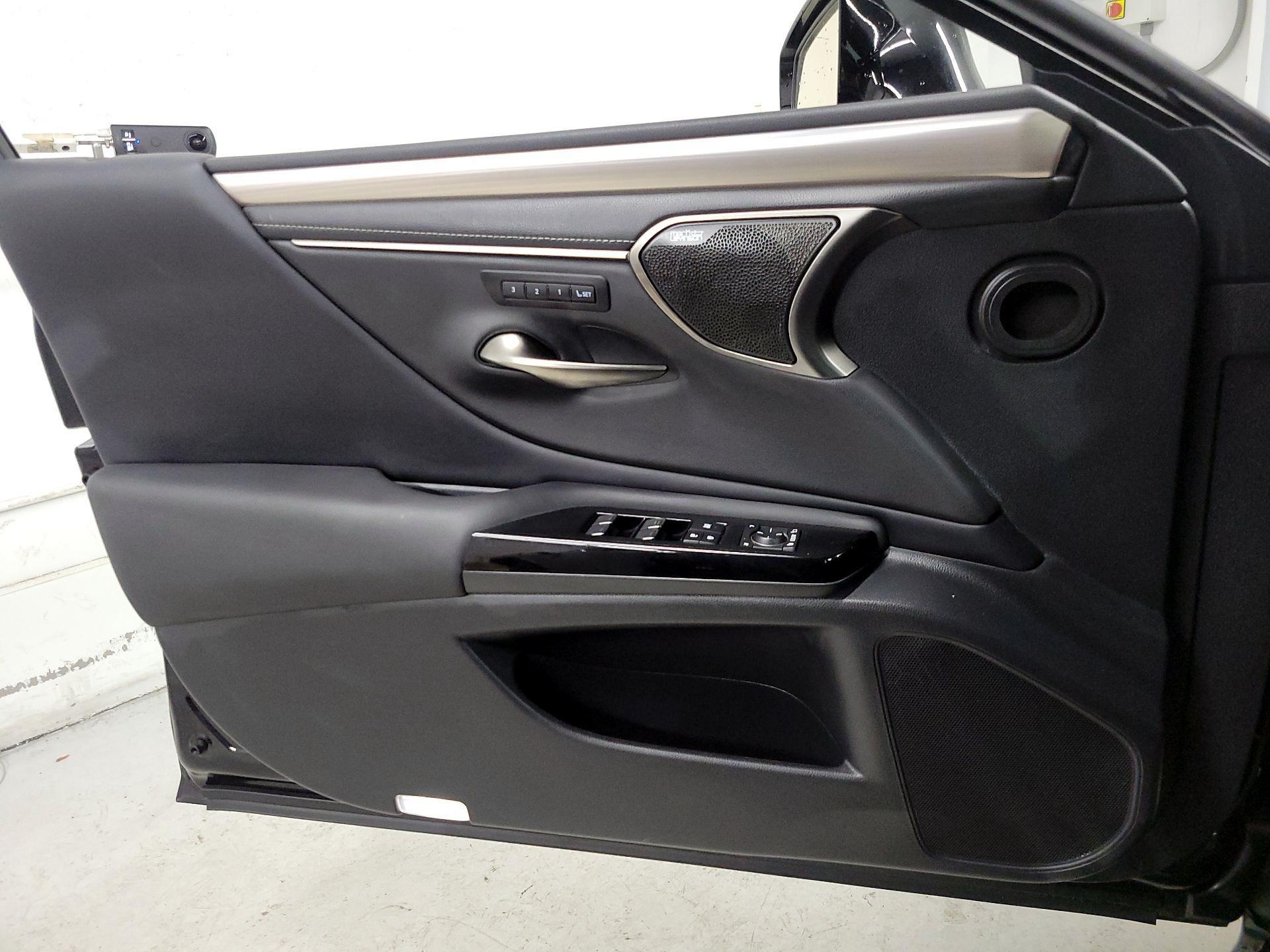 Thumbnail: 2023 Lexus ES - 12