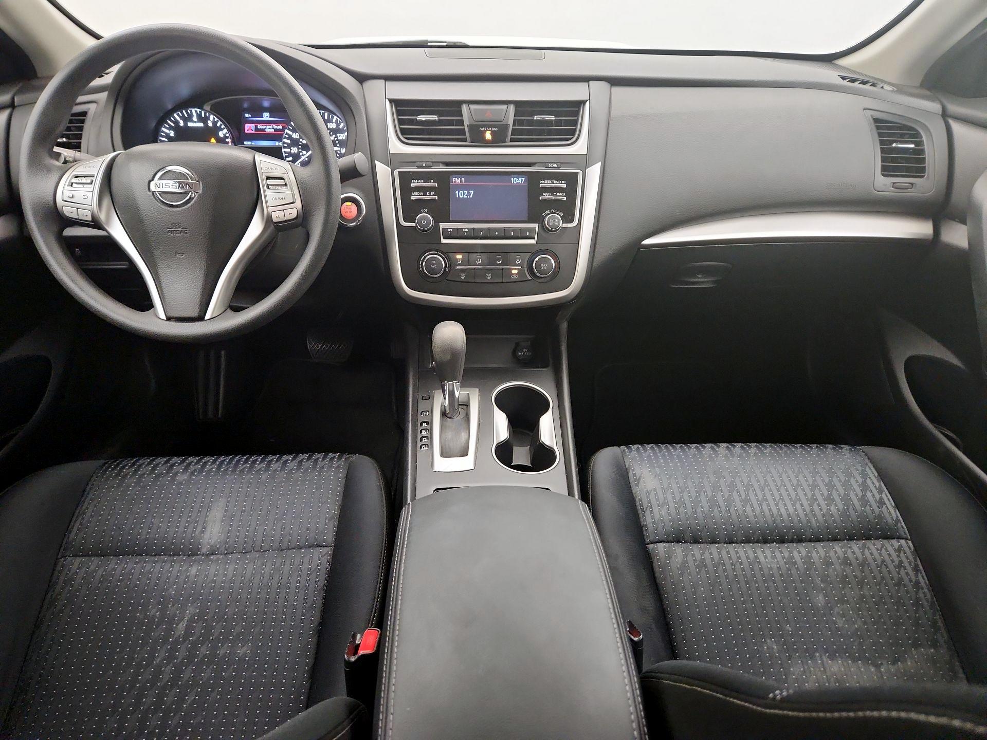 Thumbnail: 2016 Nissan Altima - 9