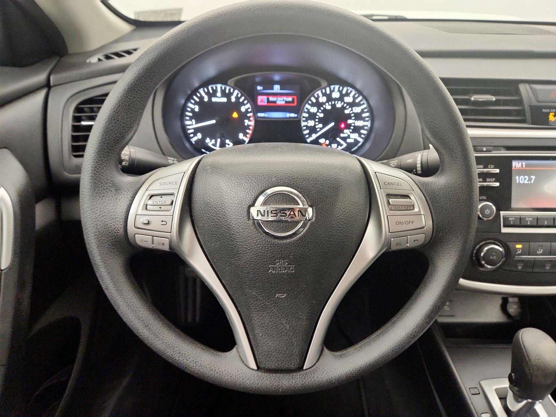 Thumbnail: 2016 Nissan Altima - 10