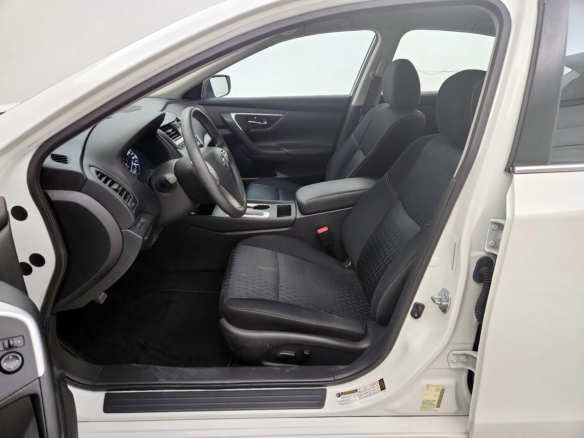 Thumbnail: 2016 Nissan Altima - 11