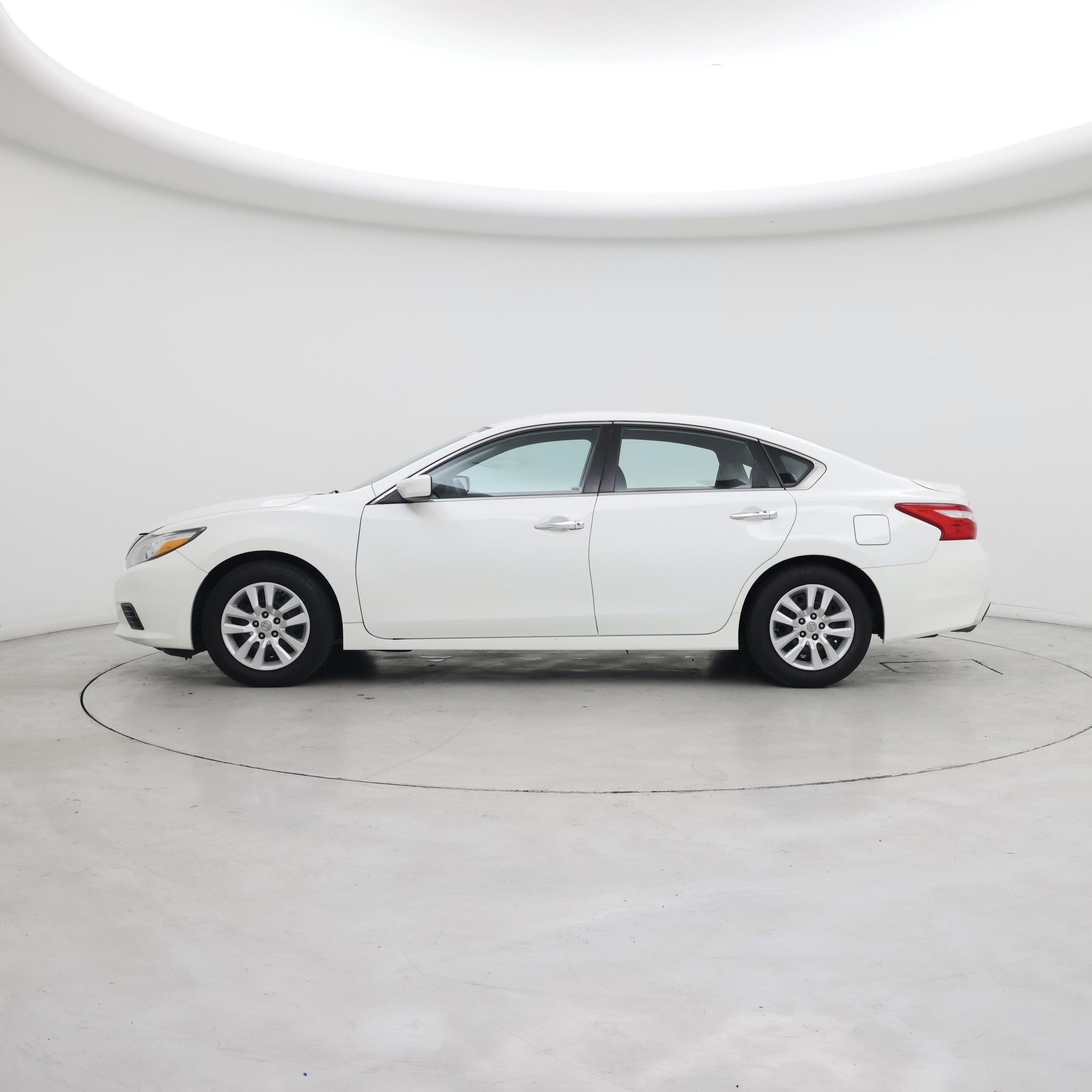 Thumbnail: 2016 Nissan Altima - 3