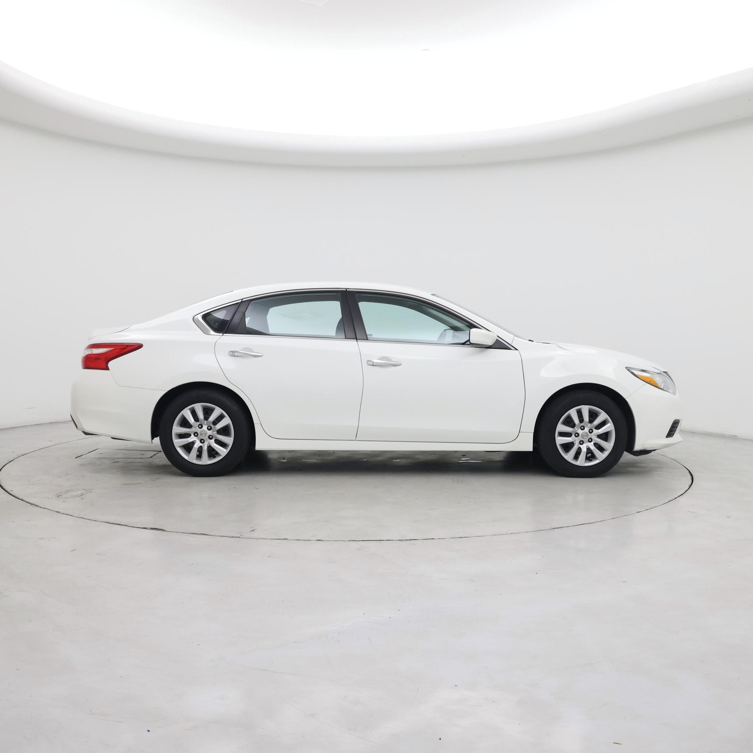 Thumbnail: 2016 Nissan Altima - 7