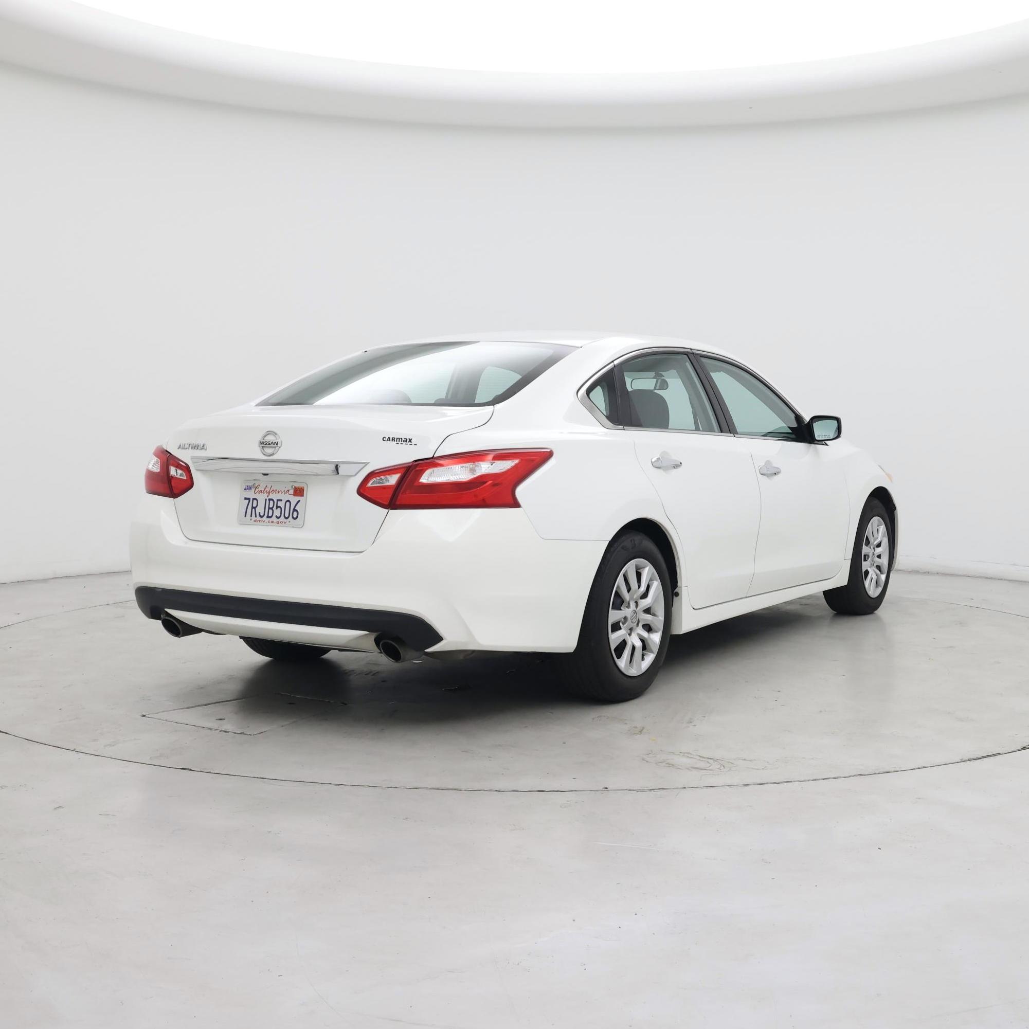 Thumbnail: 2016 Nissan Altima - 8