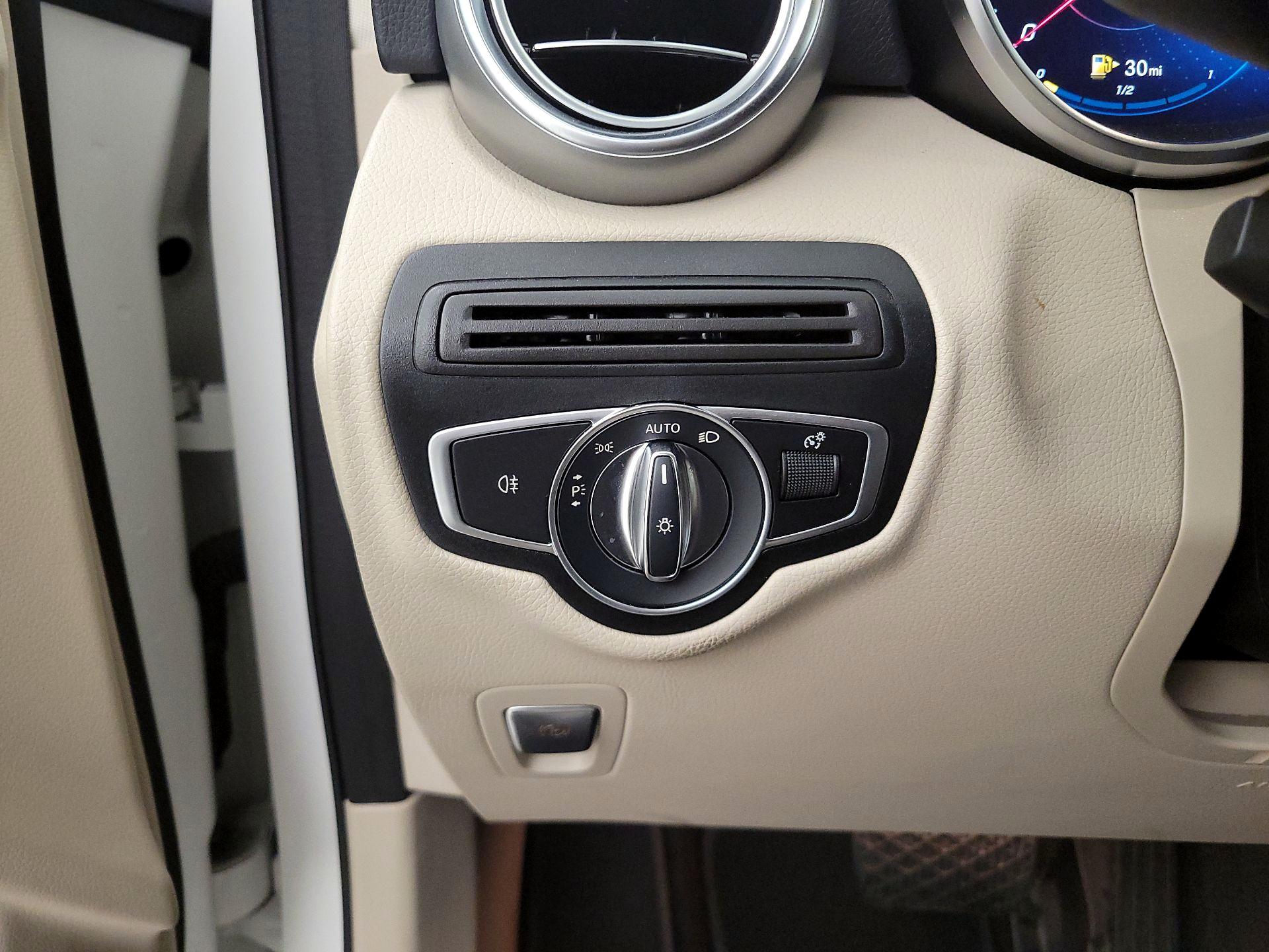 Thumbnail: 2022 Mercedes-Benz GLC - 13