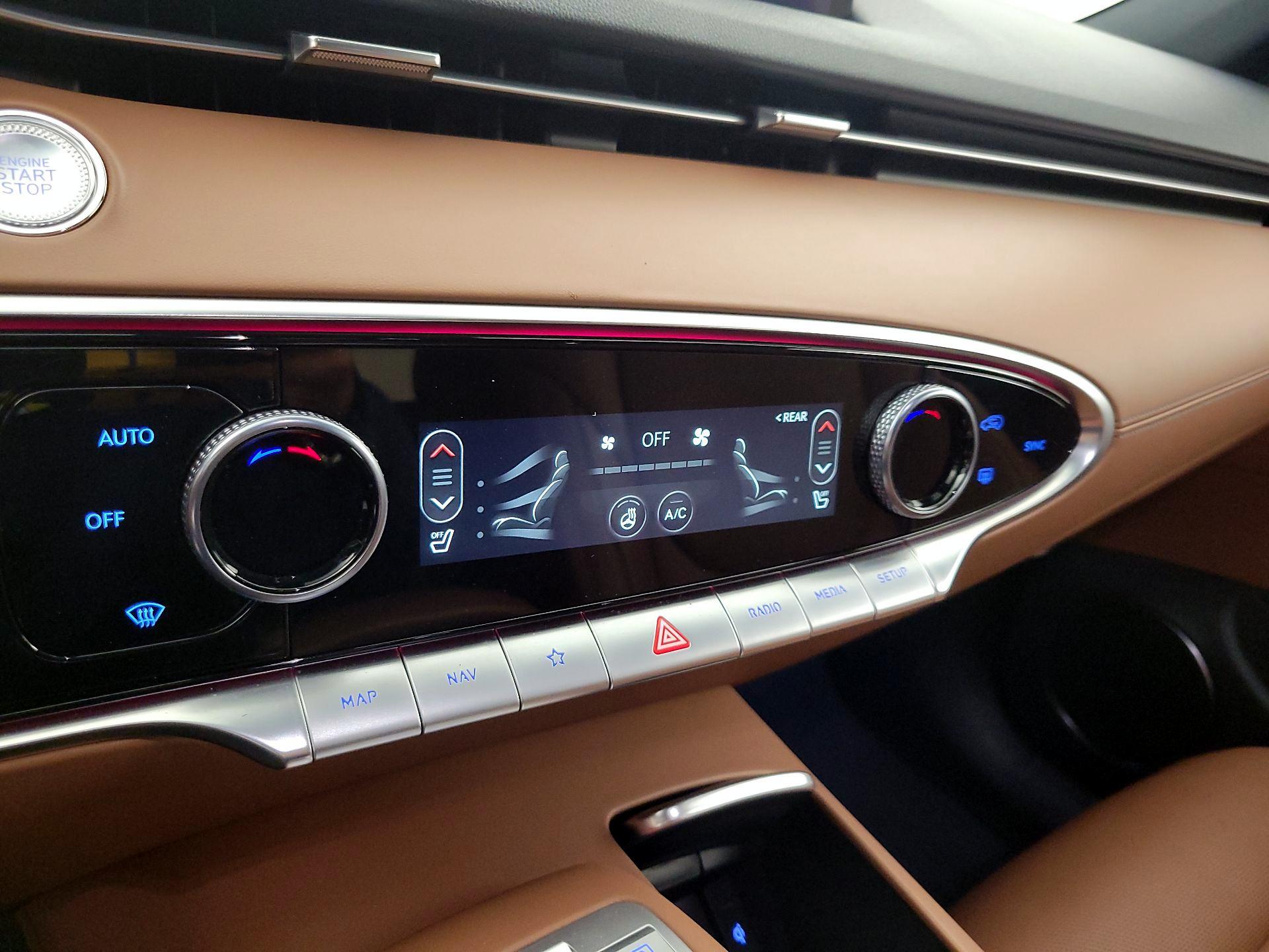 Thumbnail: 2025 Genesis GV70 - 17