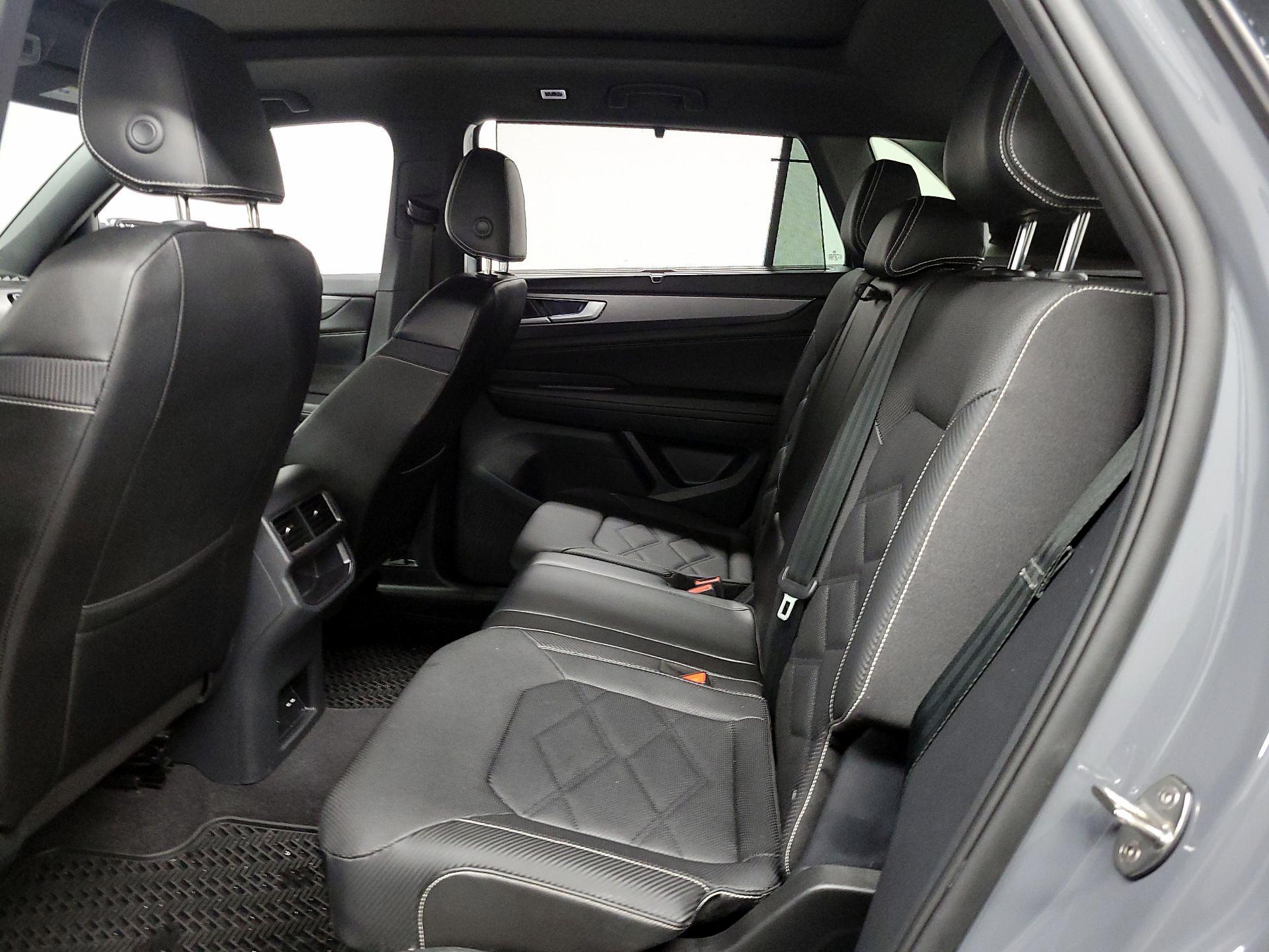 Thumbnail: 2024 Volkswagen Atlas - 17