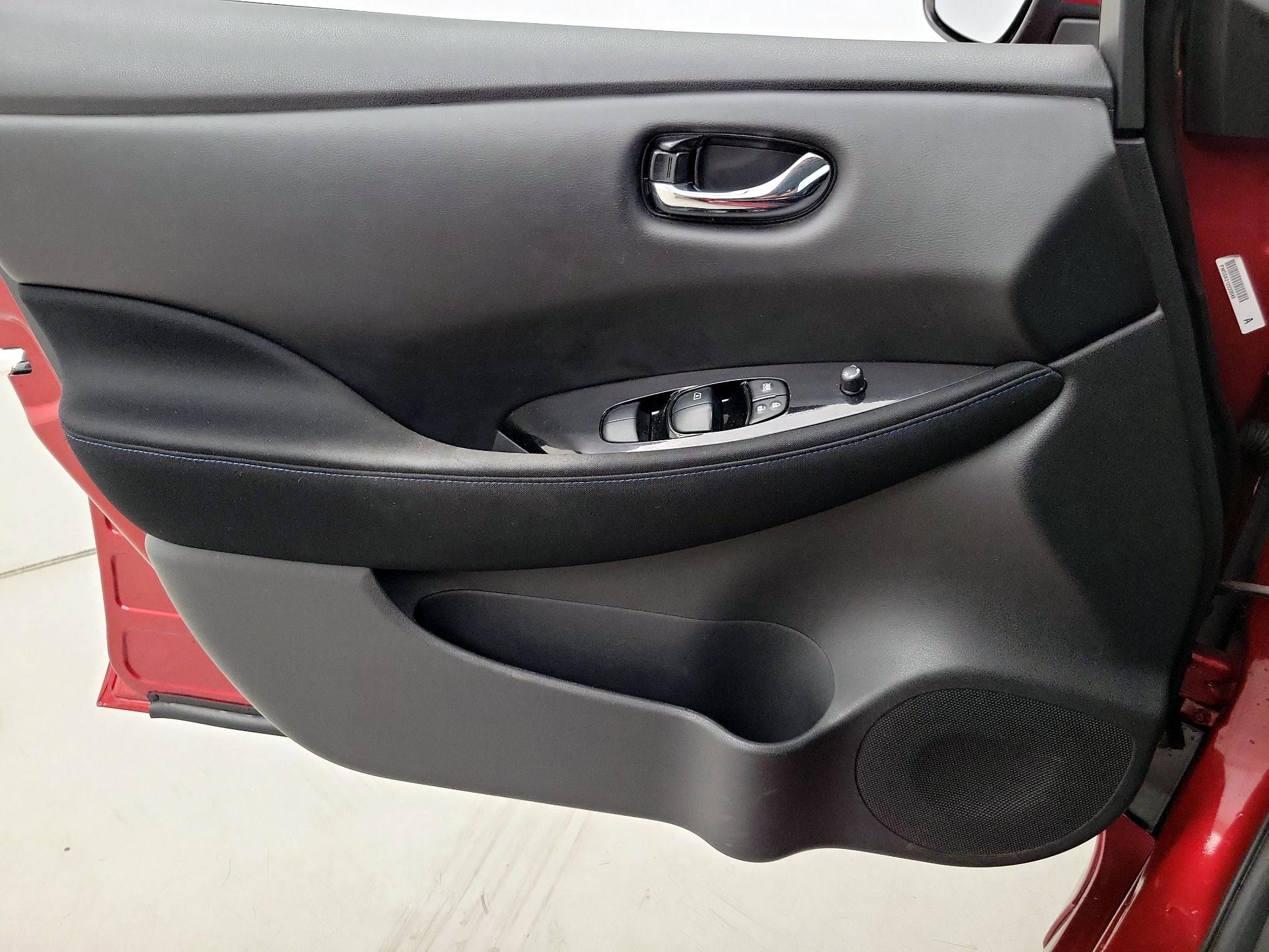 Thumbnail: 2021 Nissan Leaf - 12