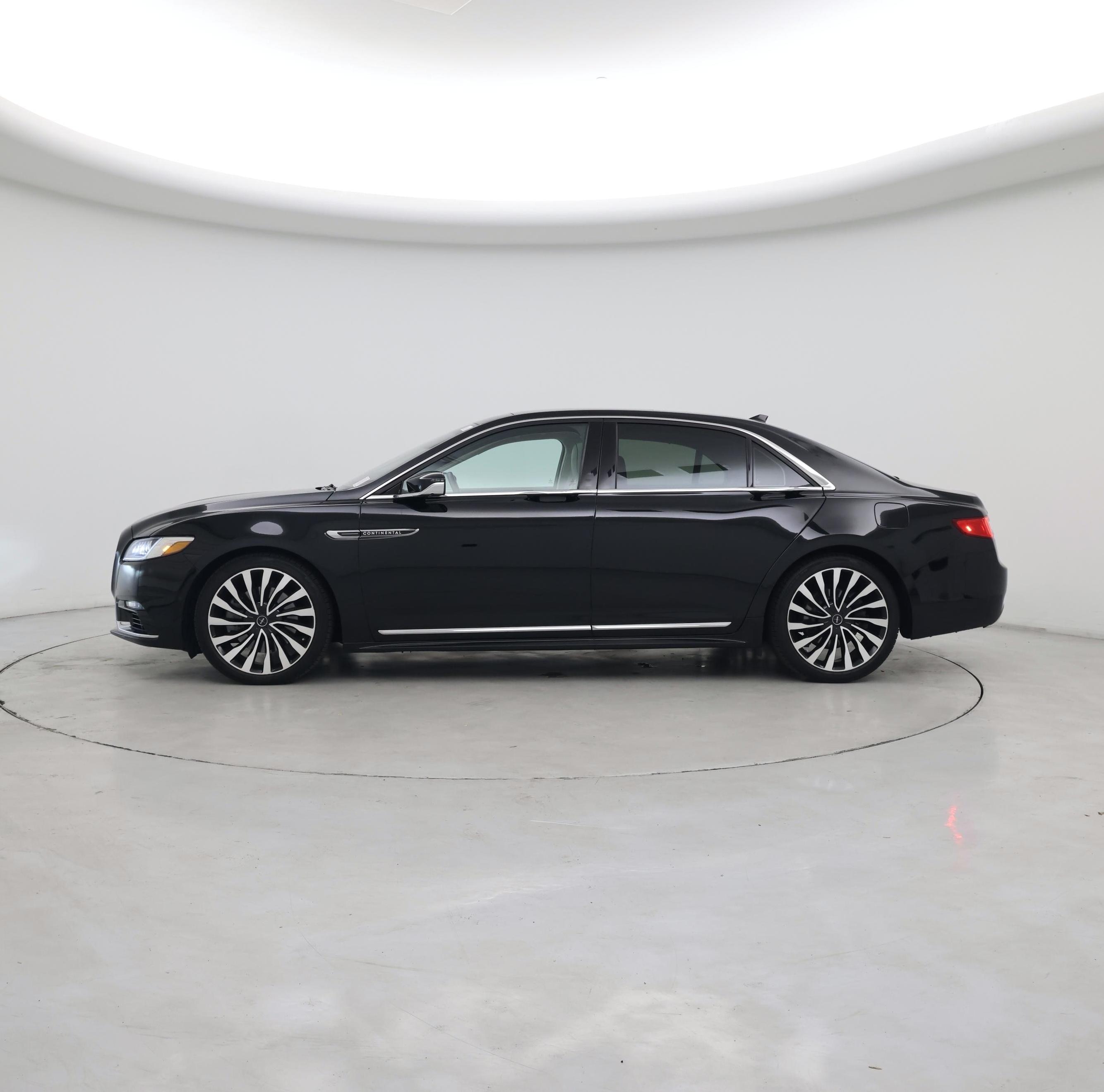 Thumbnail: 2018 Lincoln Continental - 3