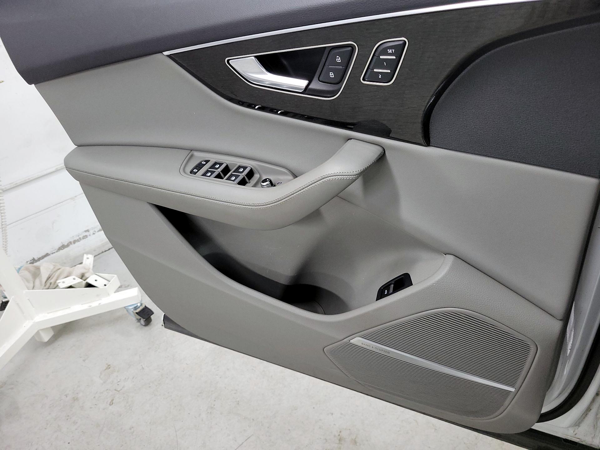 Thumbnail: 2023 Audi Q7 - 12