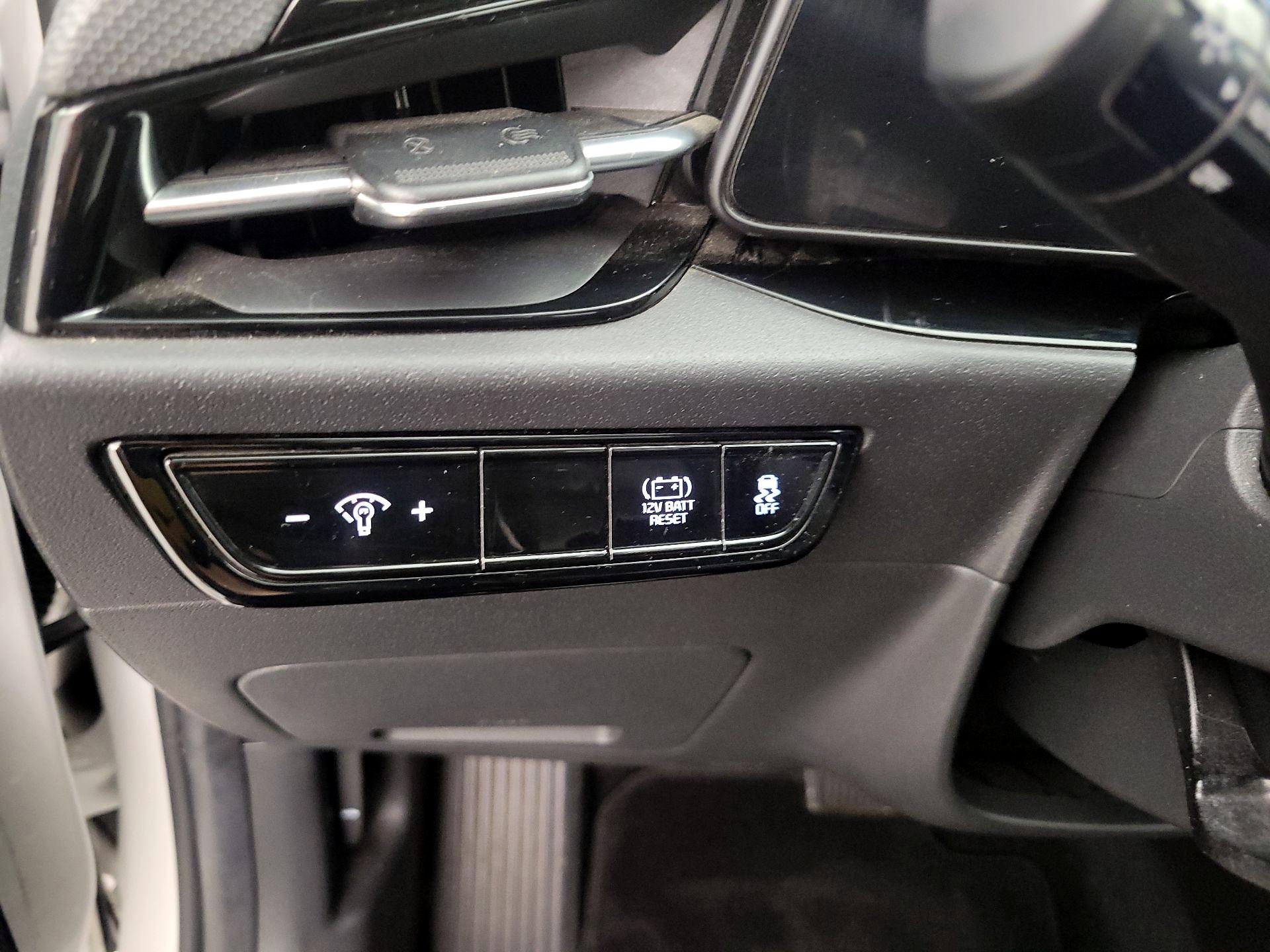 Thumbnail: 2023 Kia Niro - 13