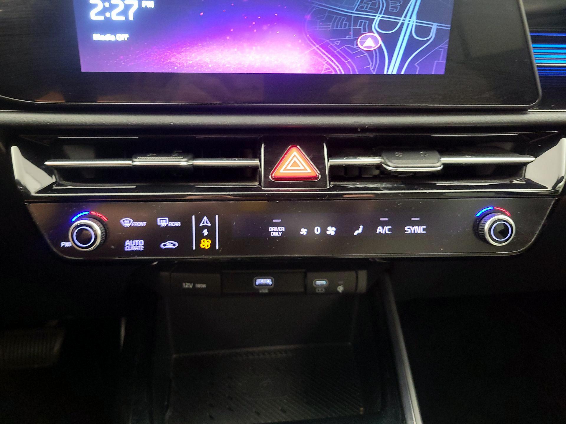 Thumbnail: 2023 Kia Niro - 17