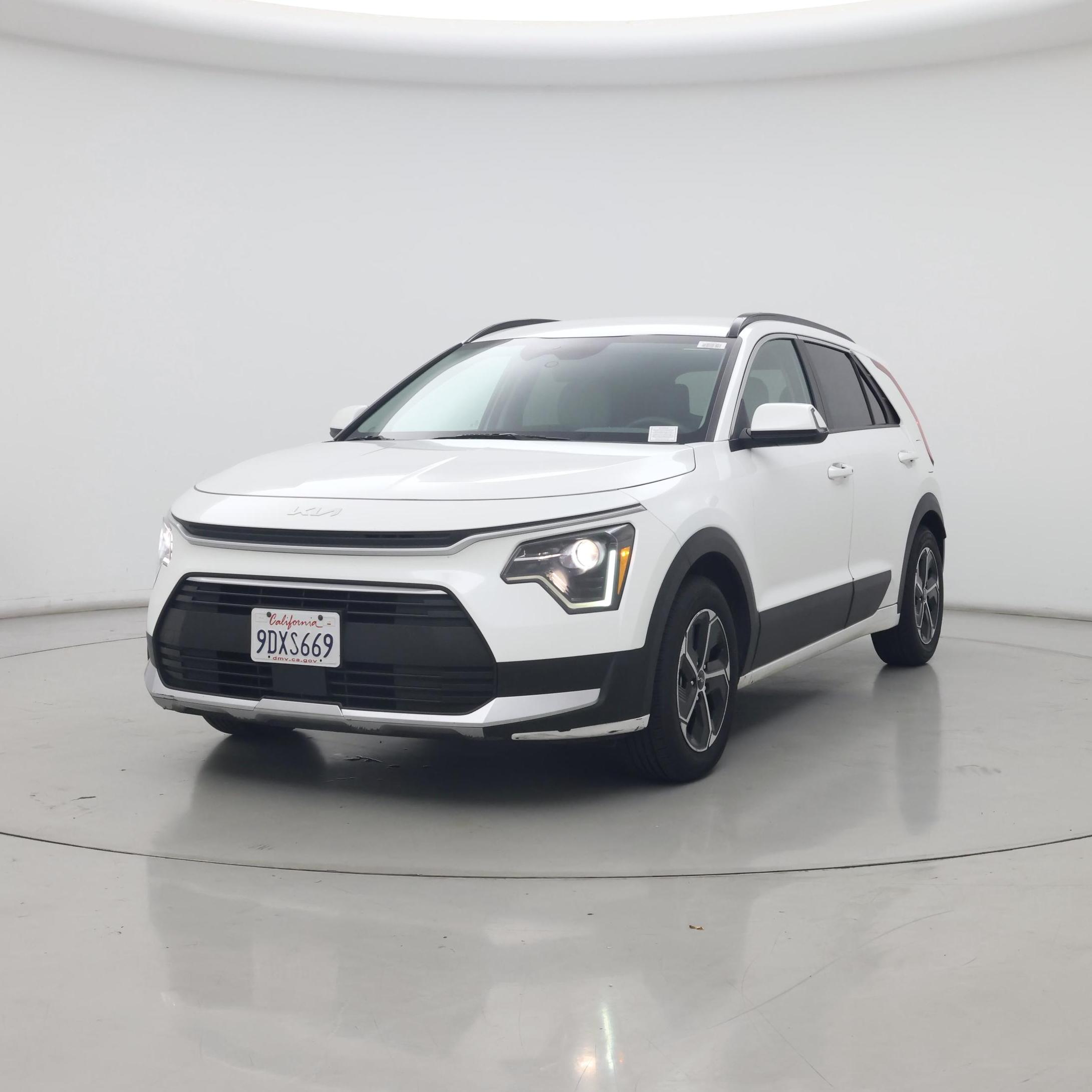 Thumbnail: 2023 Kia Niro - 4