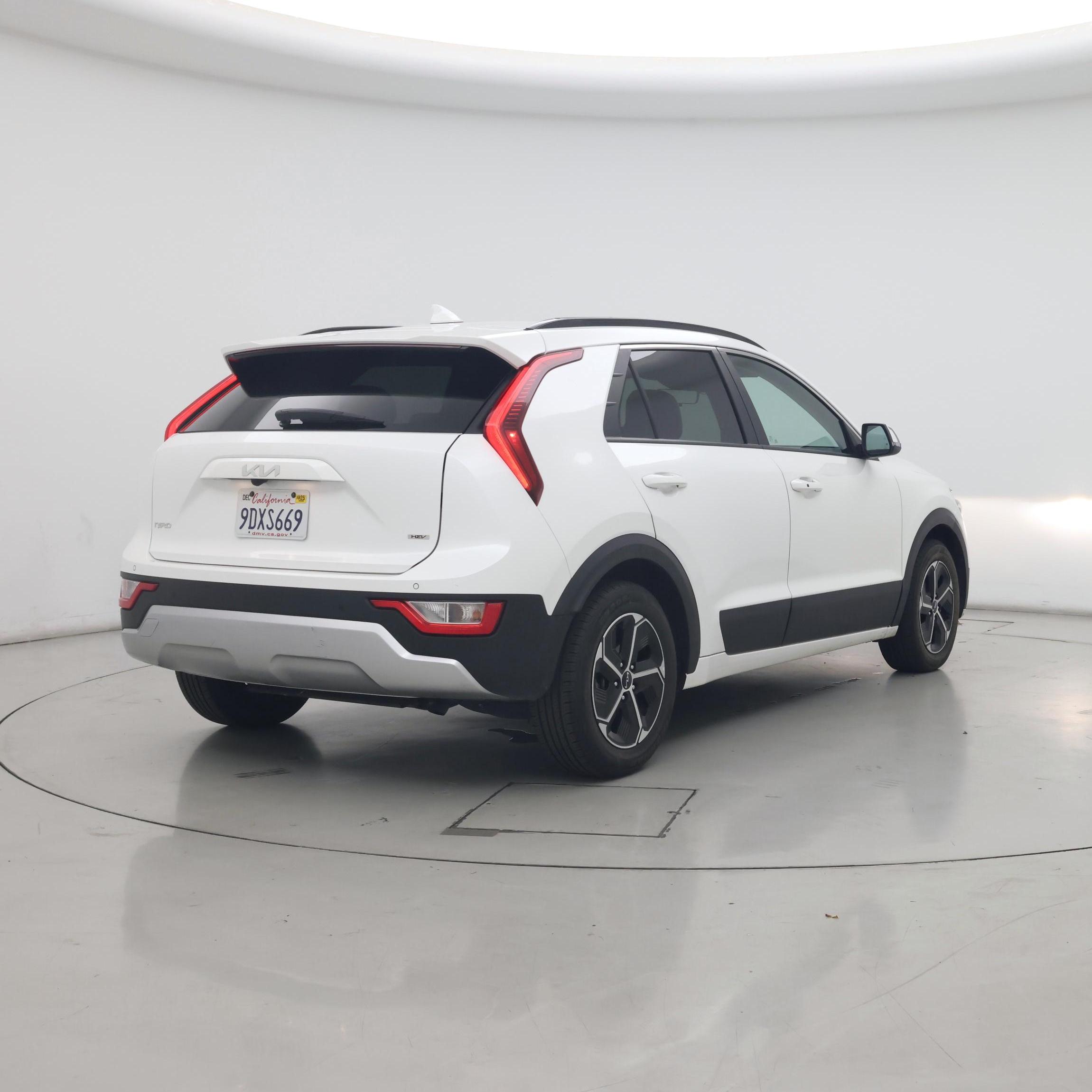 Thumbnail: 2023 Kia Niro - 8