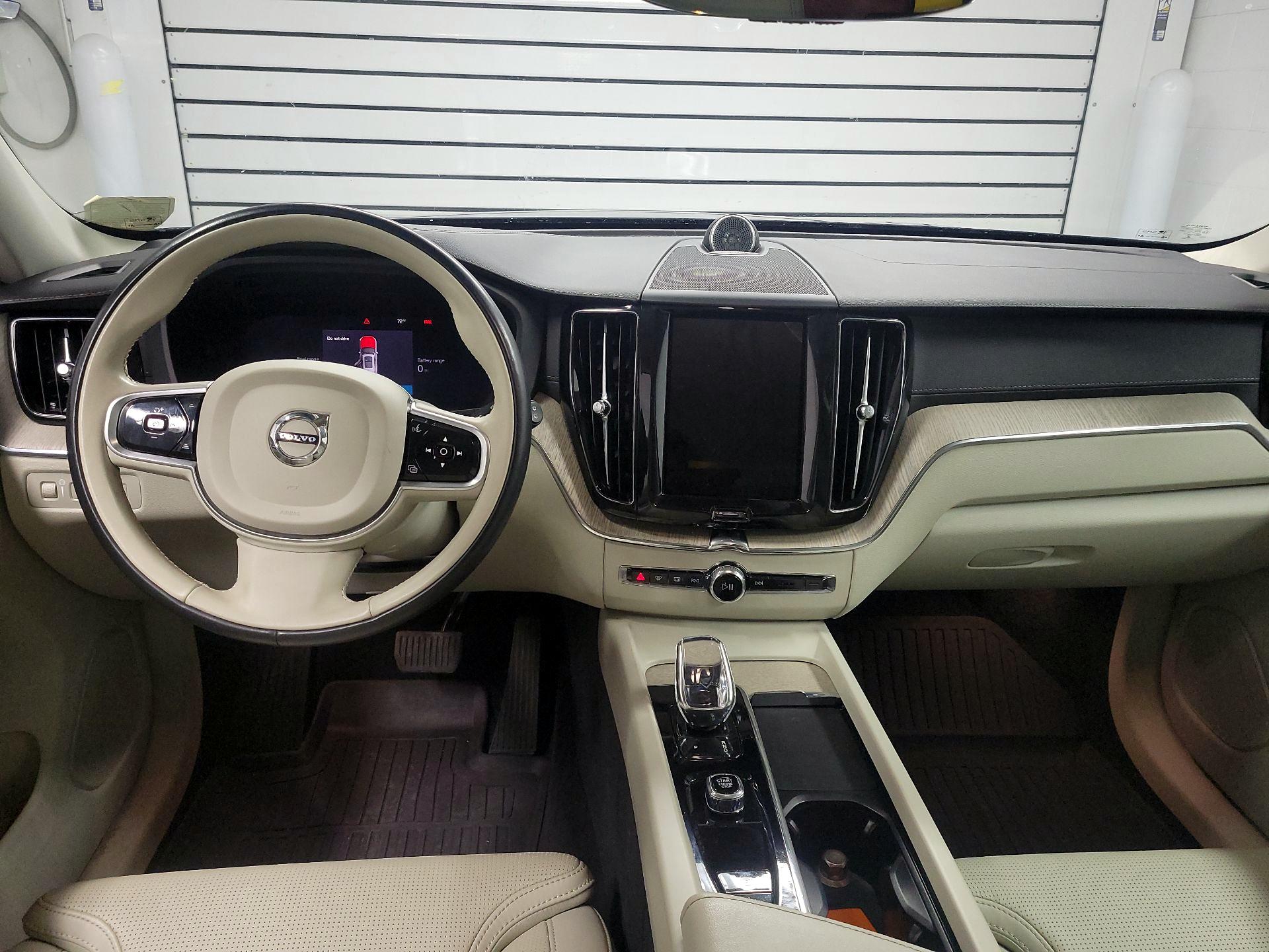 Thumbnail: 2022 Volvo XC60 - 9