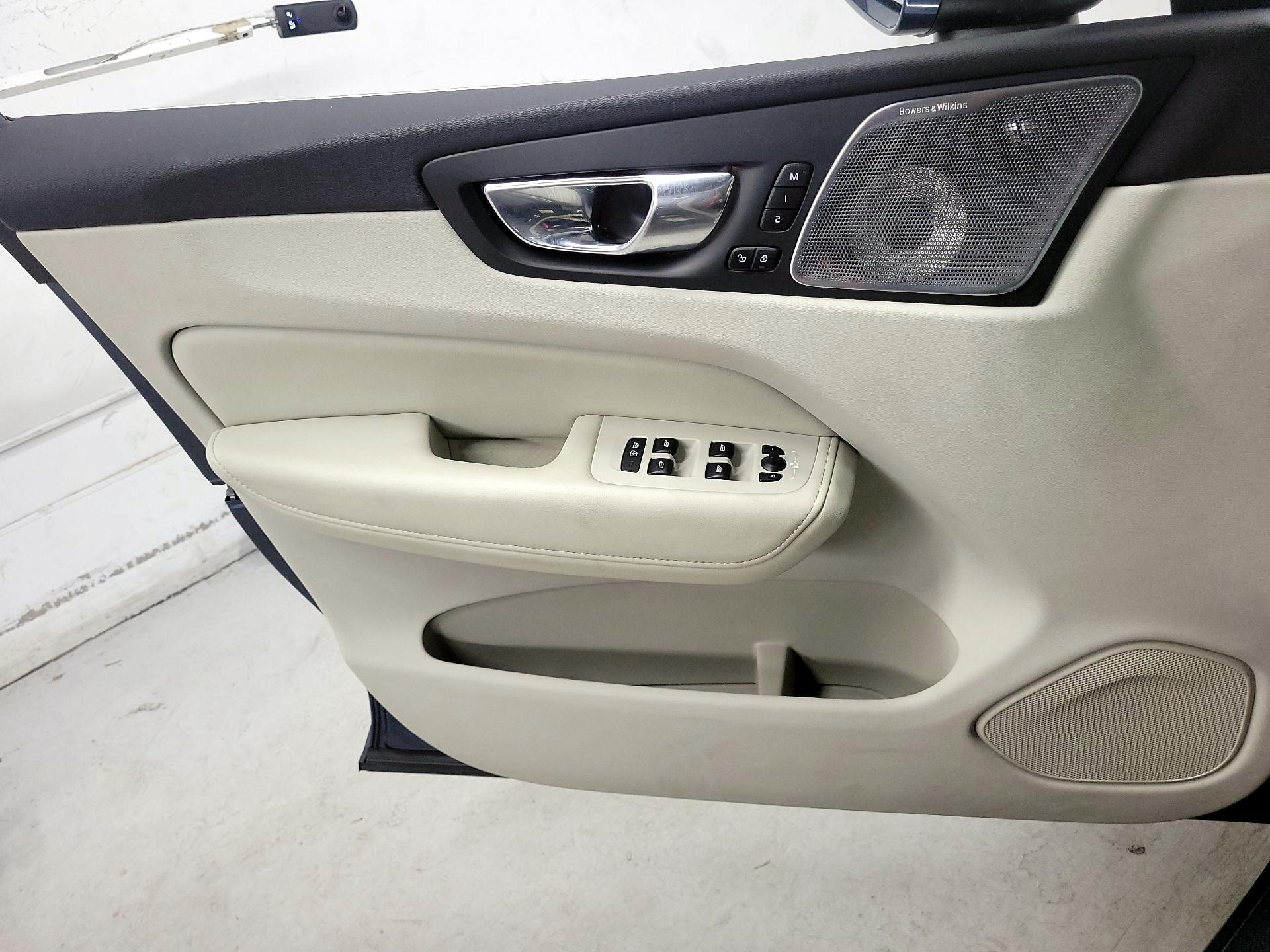 Thumbnail: 2022 Volvo XC60 - 12