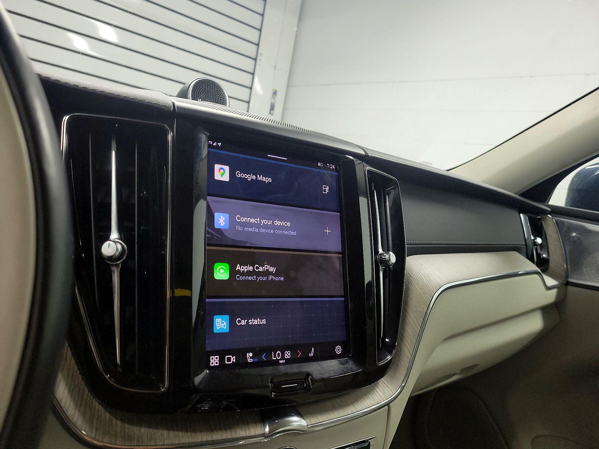 Thumbnail: 2022 Volvo XC60 - 15