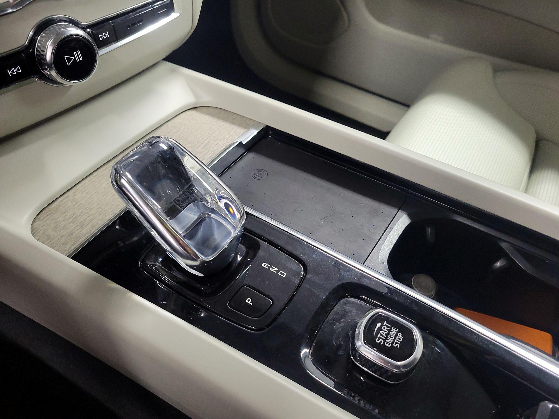 Thumbnail: 2022 Volvo XC60 - 17