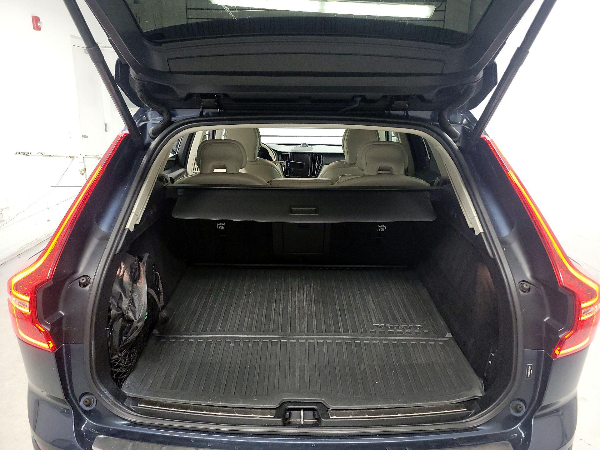 Thumbnail: 2022 Volvo XC60 - 19