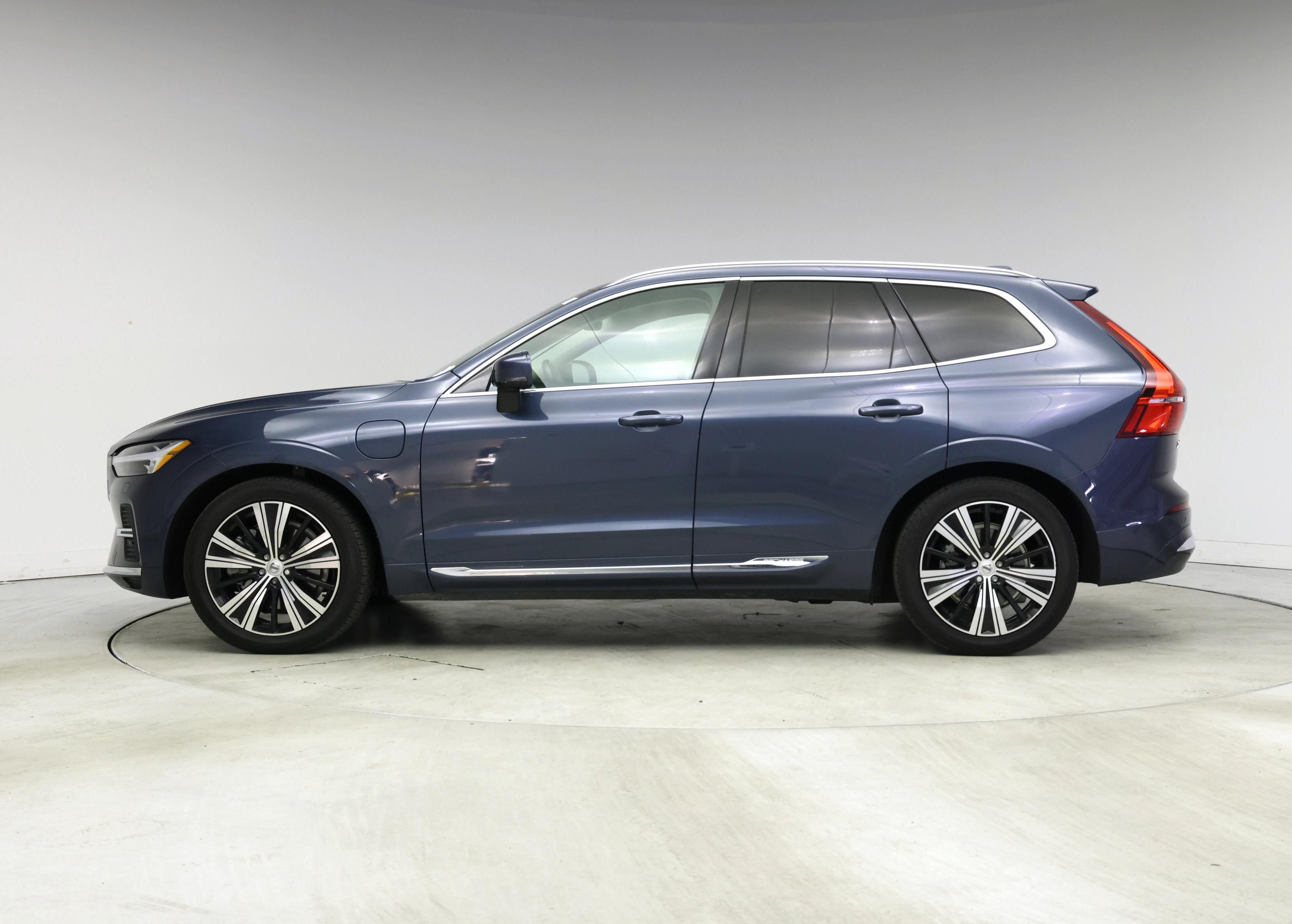 Thumbnail: 2022 Volvo XC60 - 3