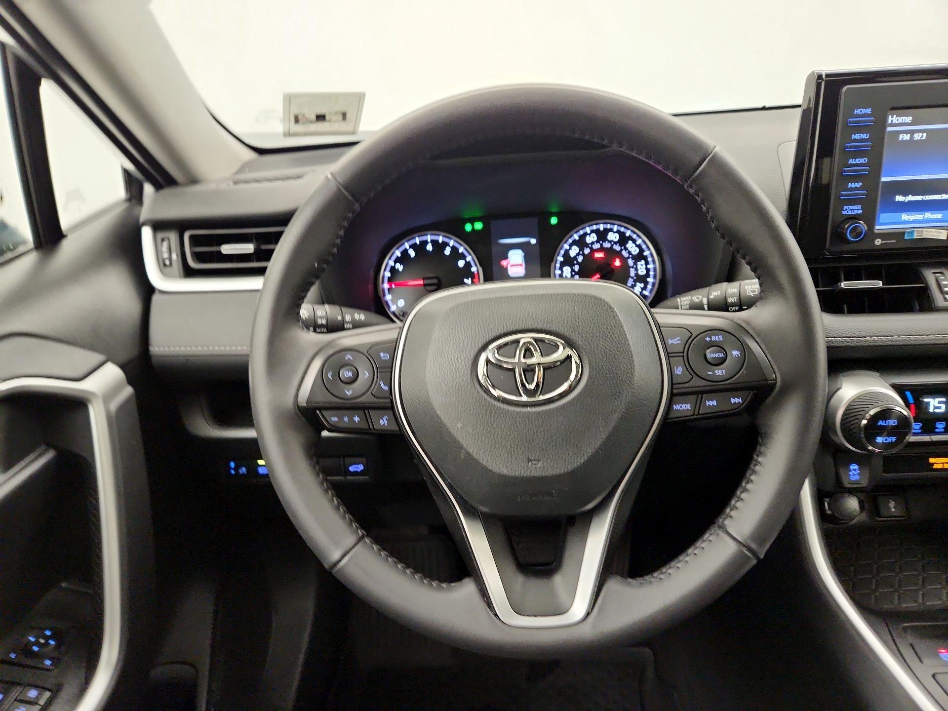 Thumbnail: 2022 Toyota RAV4 - 10