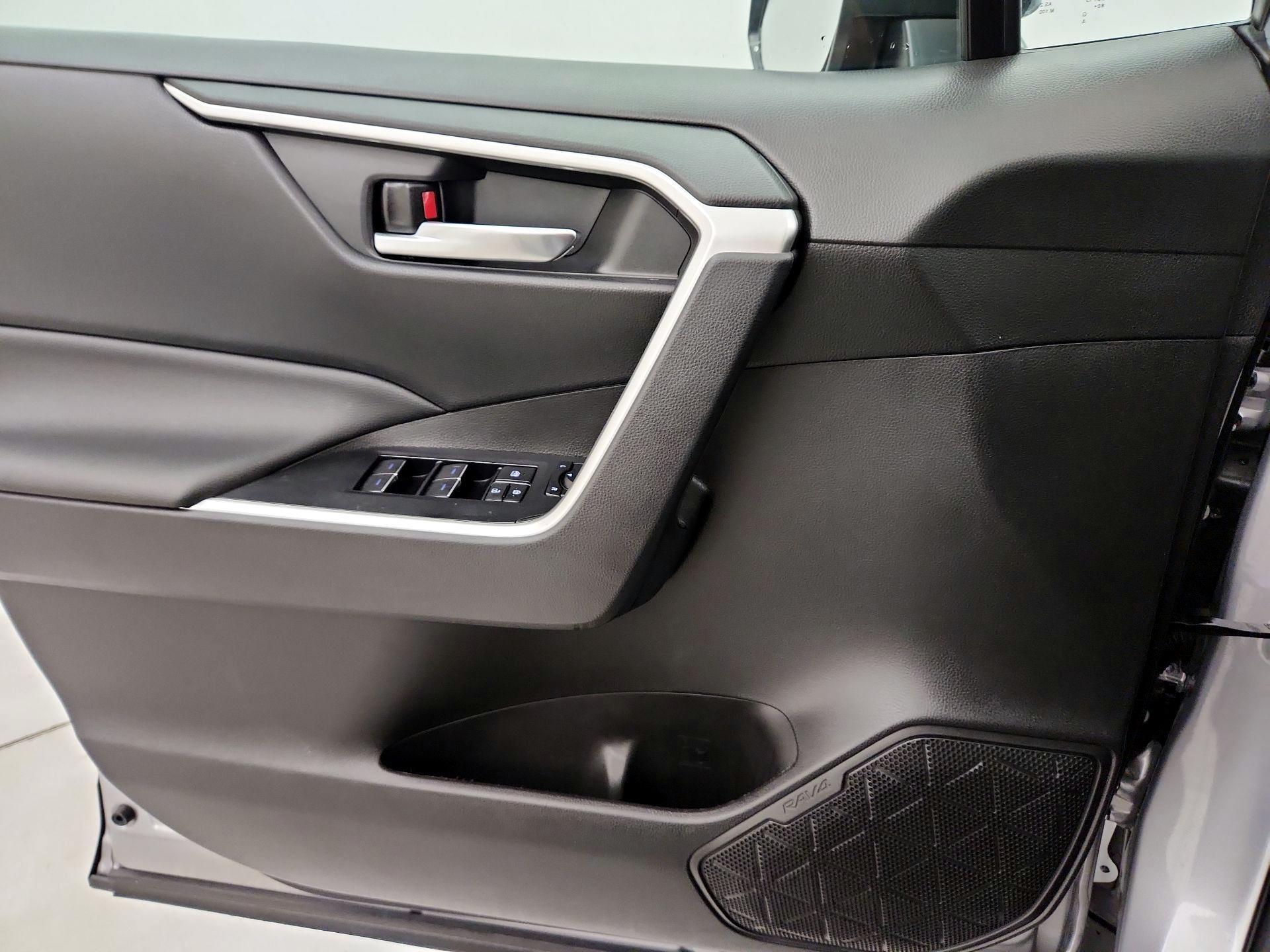 Thumbnail: 2022 Toyota RAV4 - 12