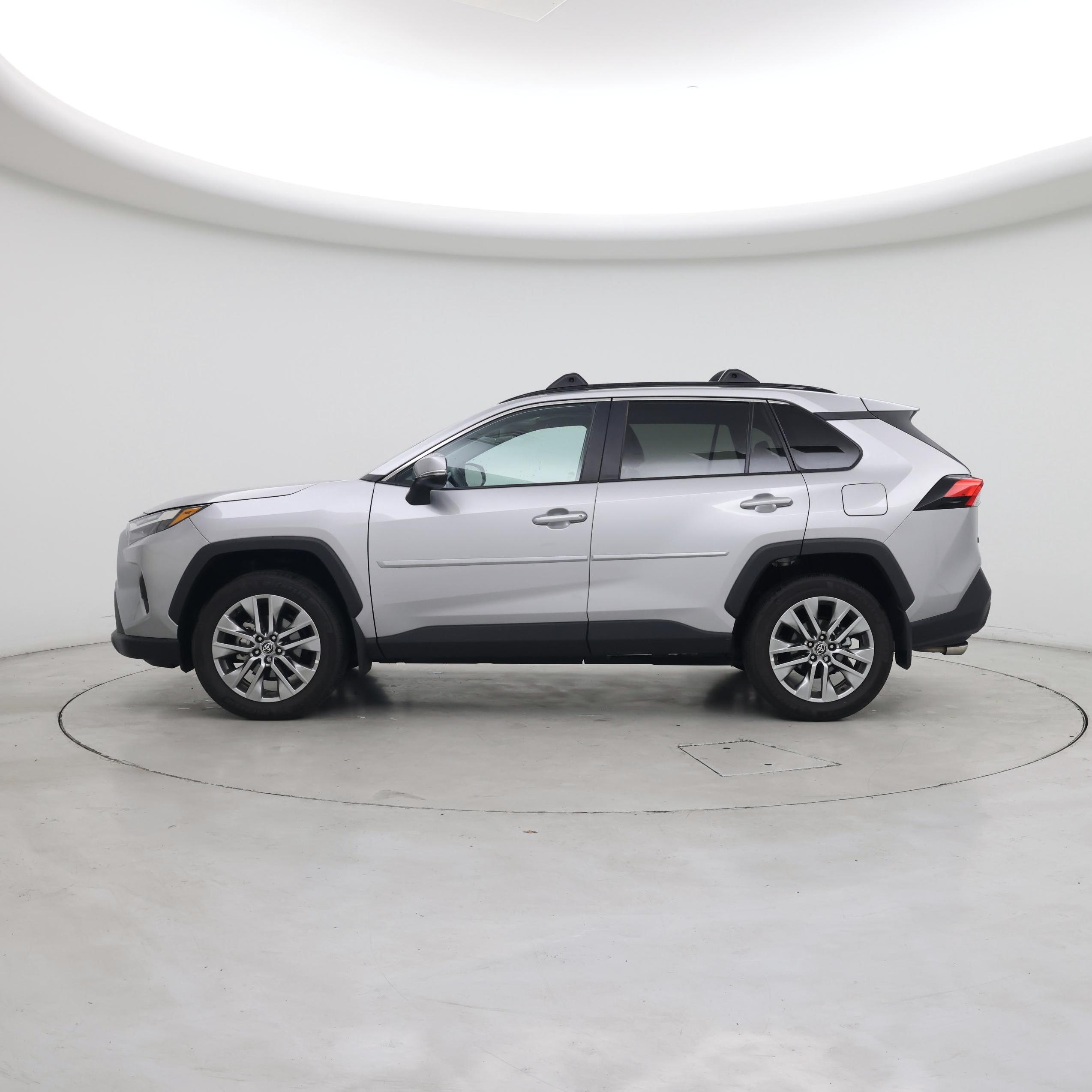Thumbnail: 2022 Toyota RAV4 - 3