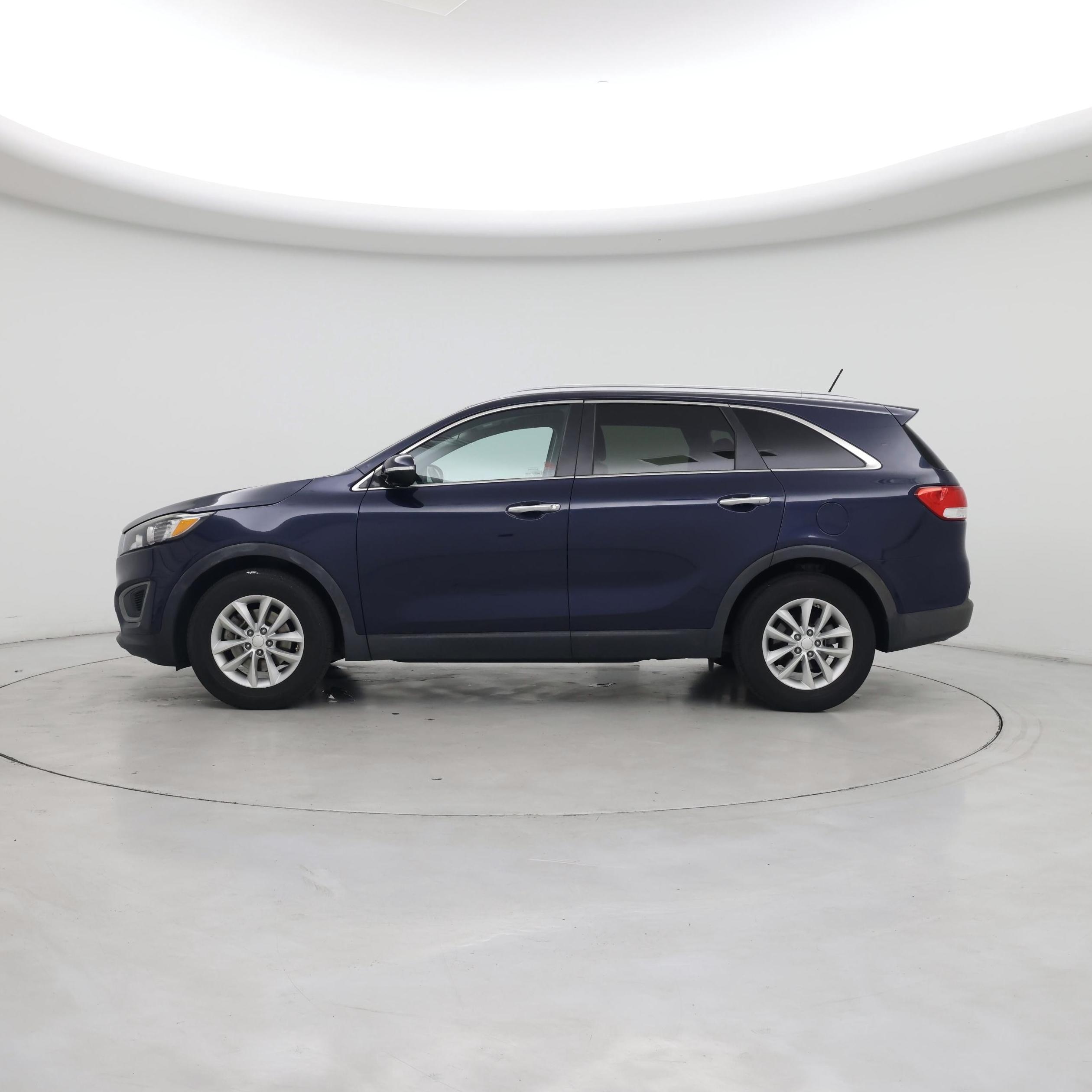 Thumbnail: 2016 Kia Sorento - 3