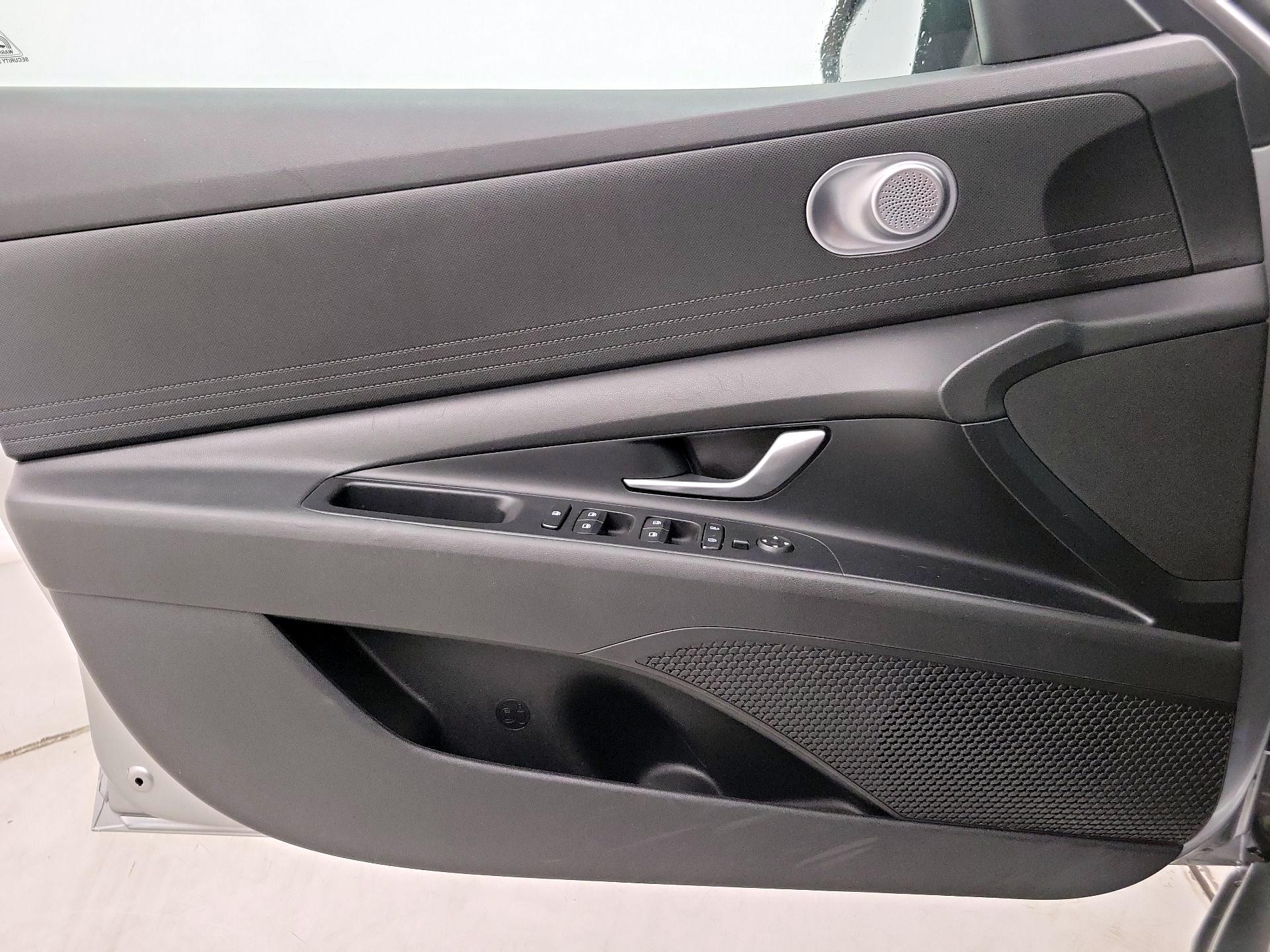 Thumbnail: 2022 Hyundai Elantra - 12