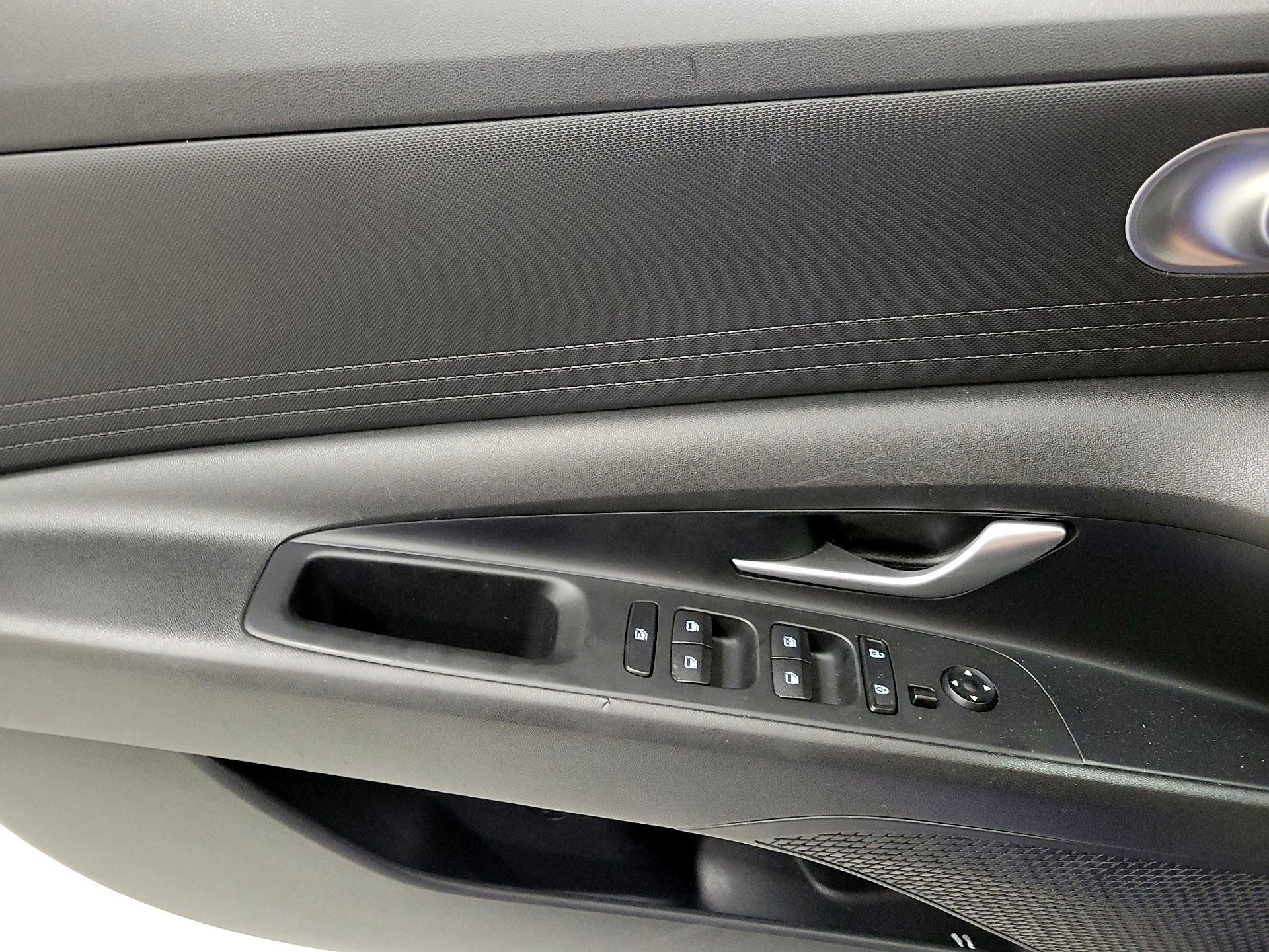 Thumbnail: 2022 Hyundai Elantra - 12